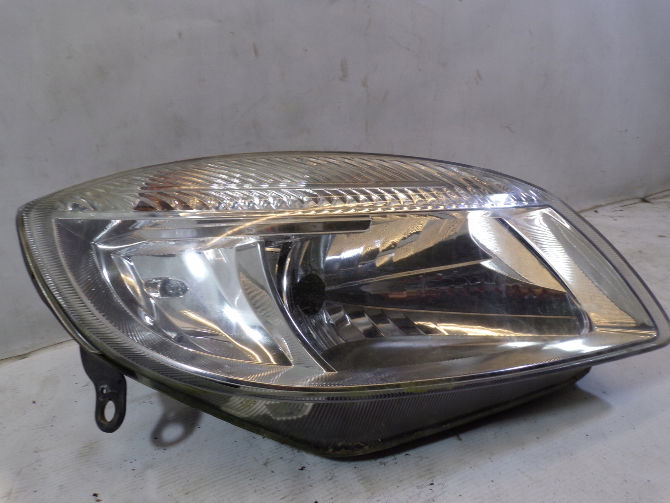 light front front right SKODA ROOMSTER (K)