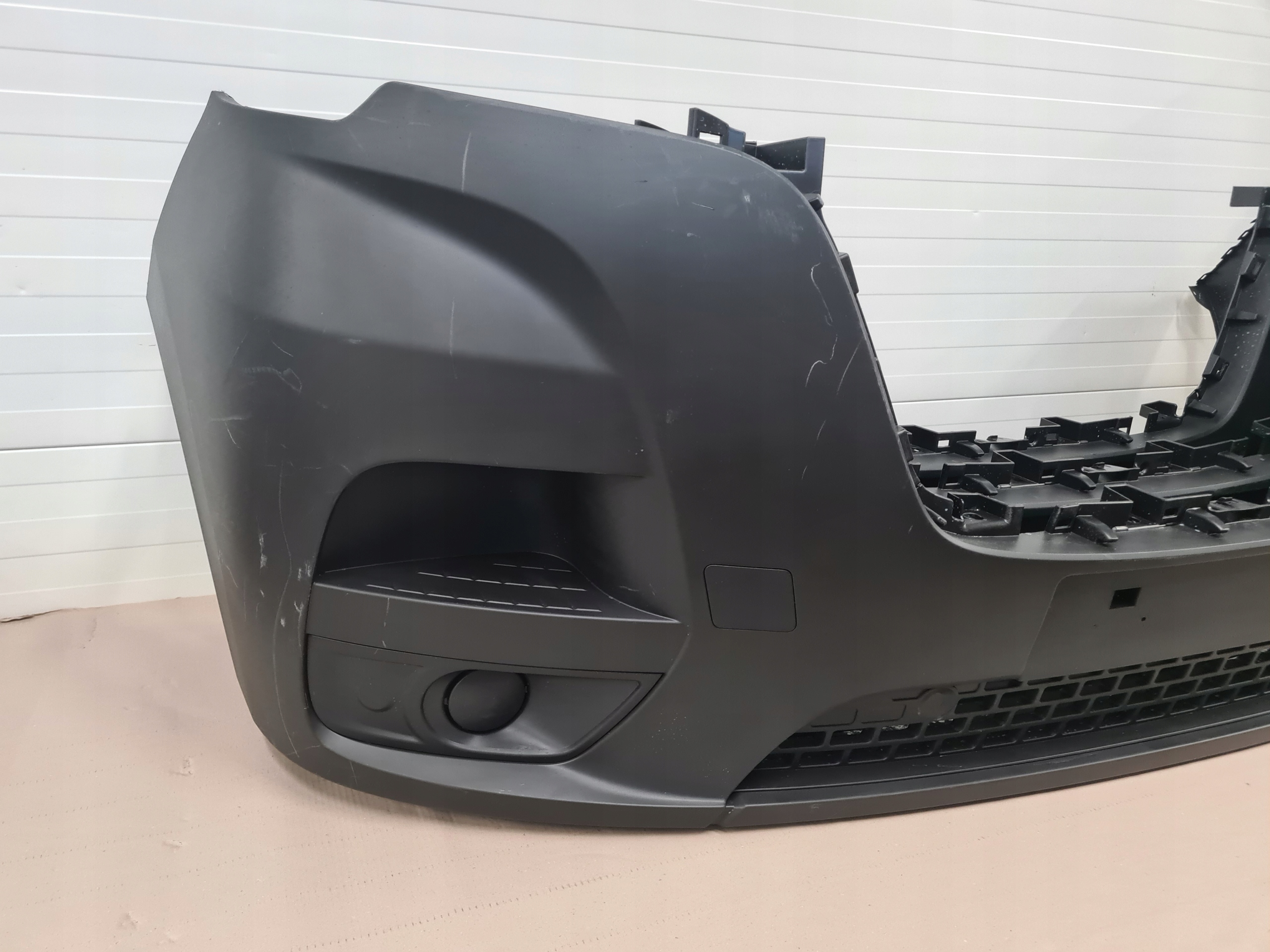 бампер передний renault мастер IV 620228205R