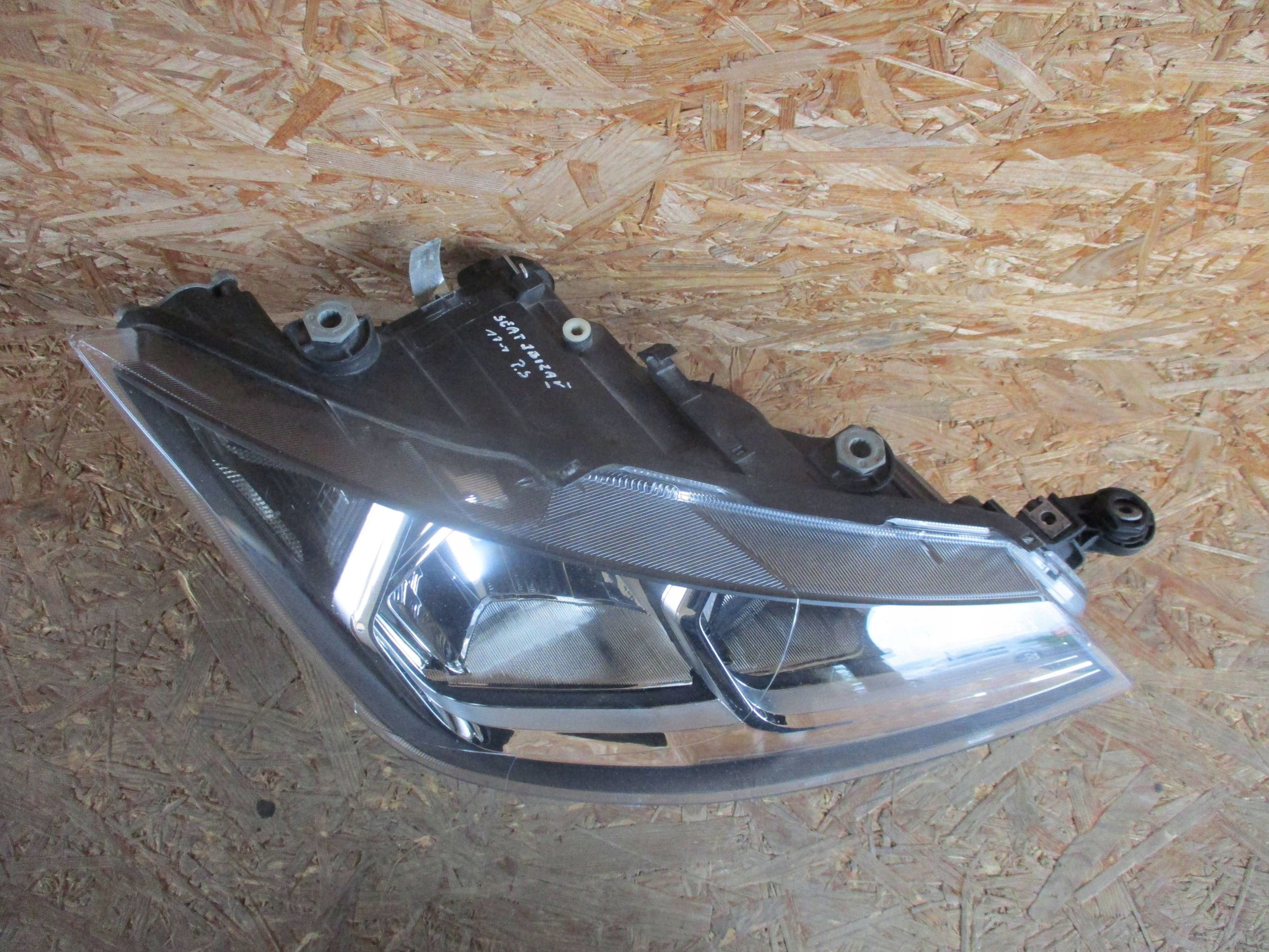 light front front right SEAT IBIZA V 17- 6F1