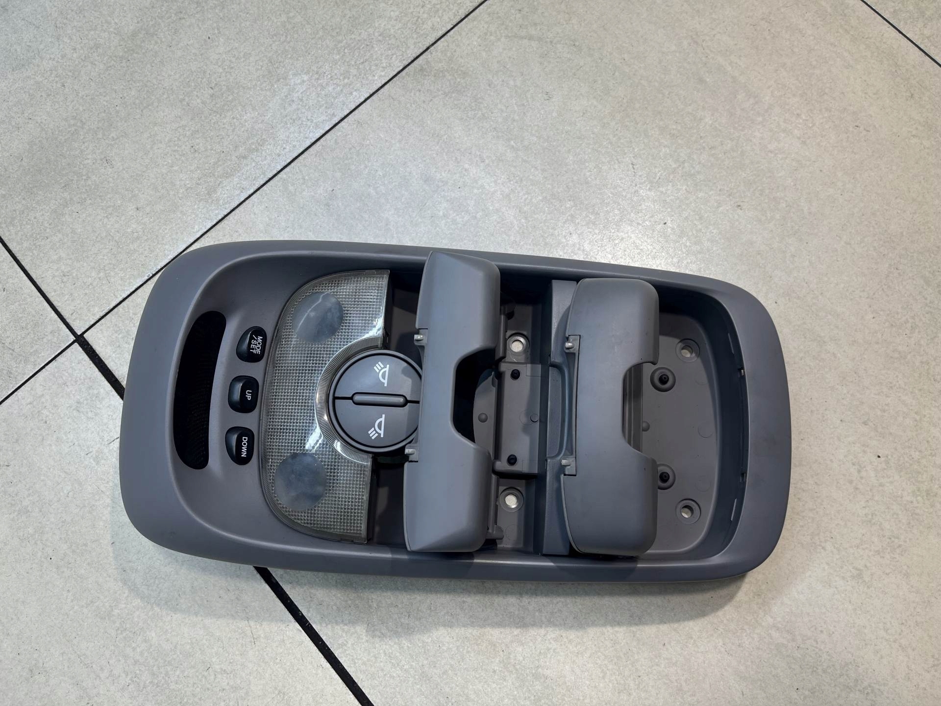 OSWIETLENIE cabina KIA SORENTO e 2.5 CRDI OK53E51410