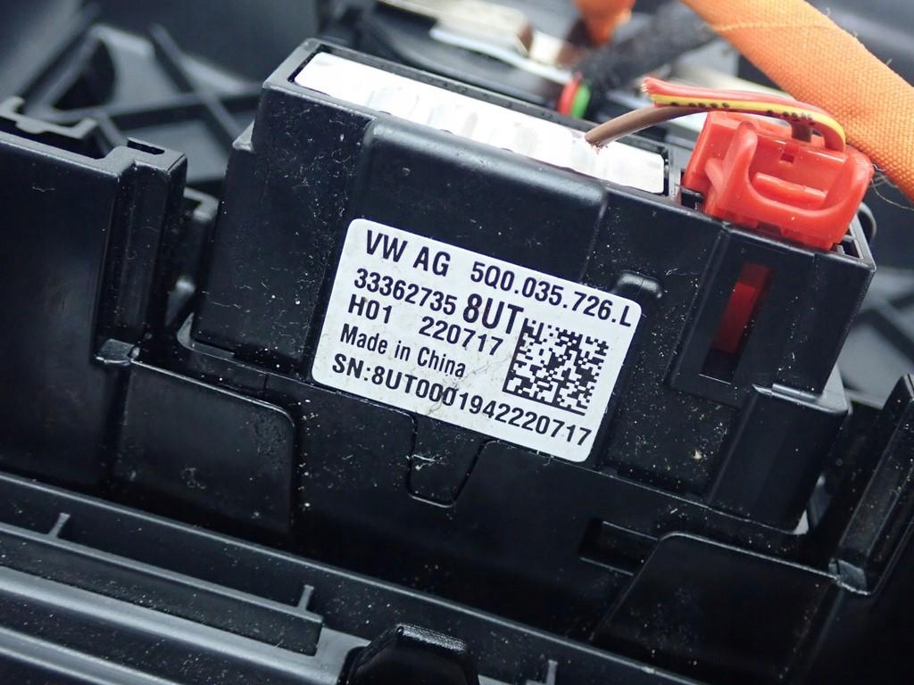 OSŁONA OBUDOWA TUNELU GNIAZDO USB NAPIĘCIA SKODA OCTAVIA III 5E 17R Numer katalogowy części 5E0857289G 5E0857289 5Q0035726L 5E0907153A