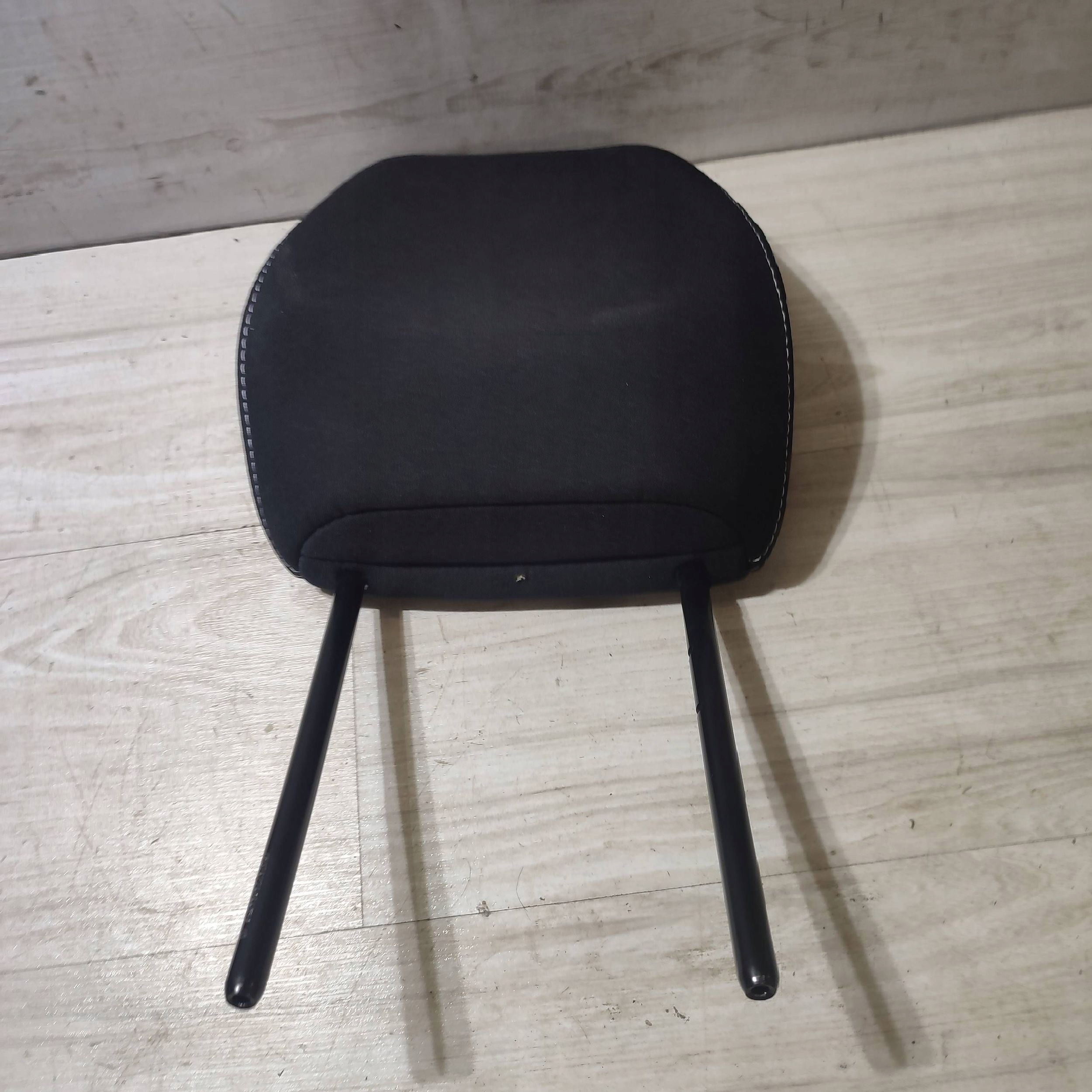 Zaglowek elsö bal strona Dacia Jogger