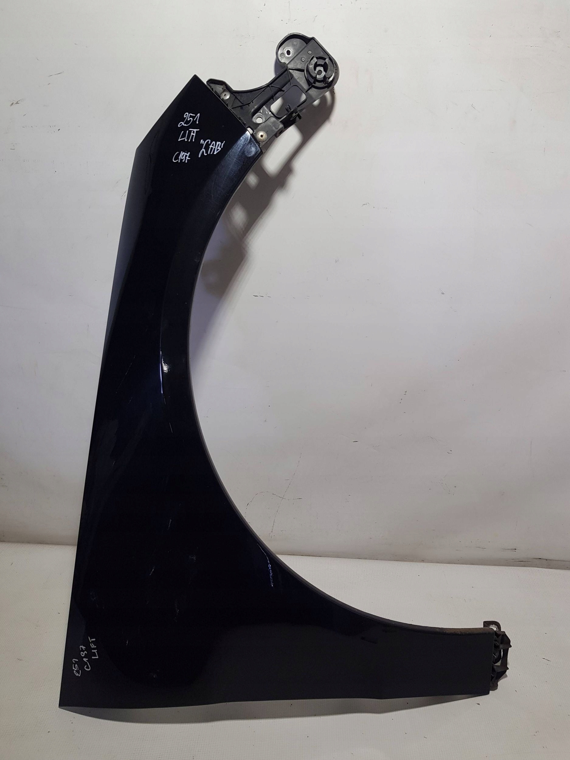 fender front right Mercedes R W251 LIFT C197