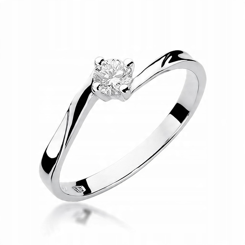 

Złoty pierścionek z Diamentem 585 0,20 ct Grawer