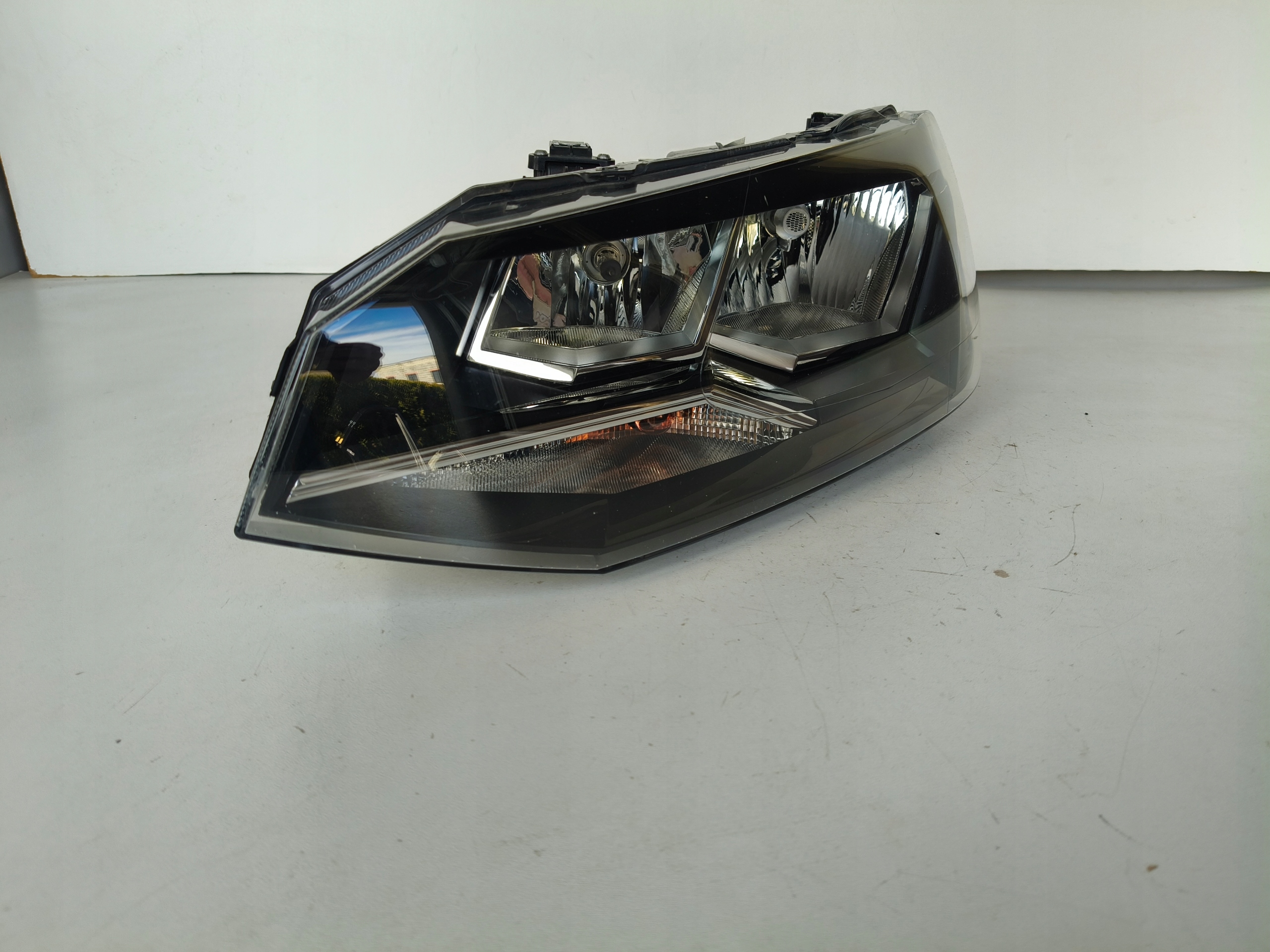 light left REFLEKTOR VW POLO 2G 2G0 17