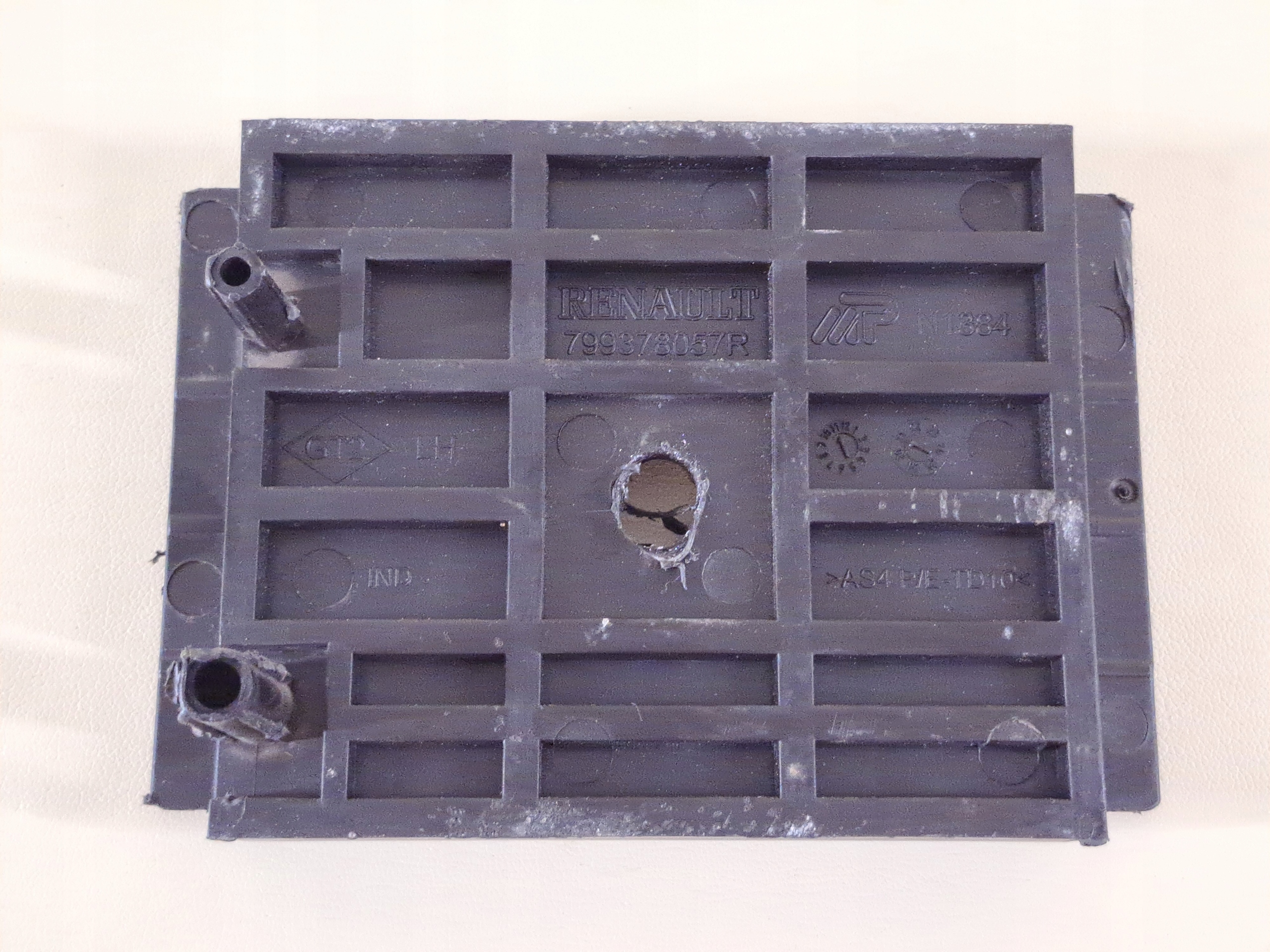 plastic holder bracket boot rear panel left DACIA LOGAN 3 III 21r