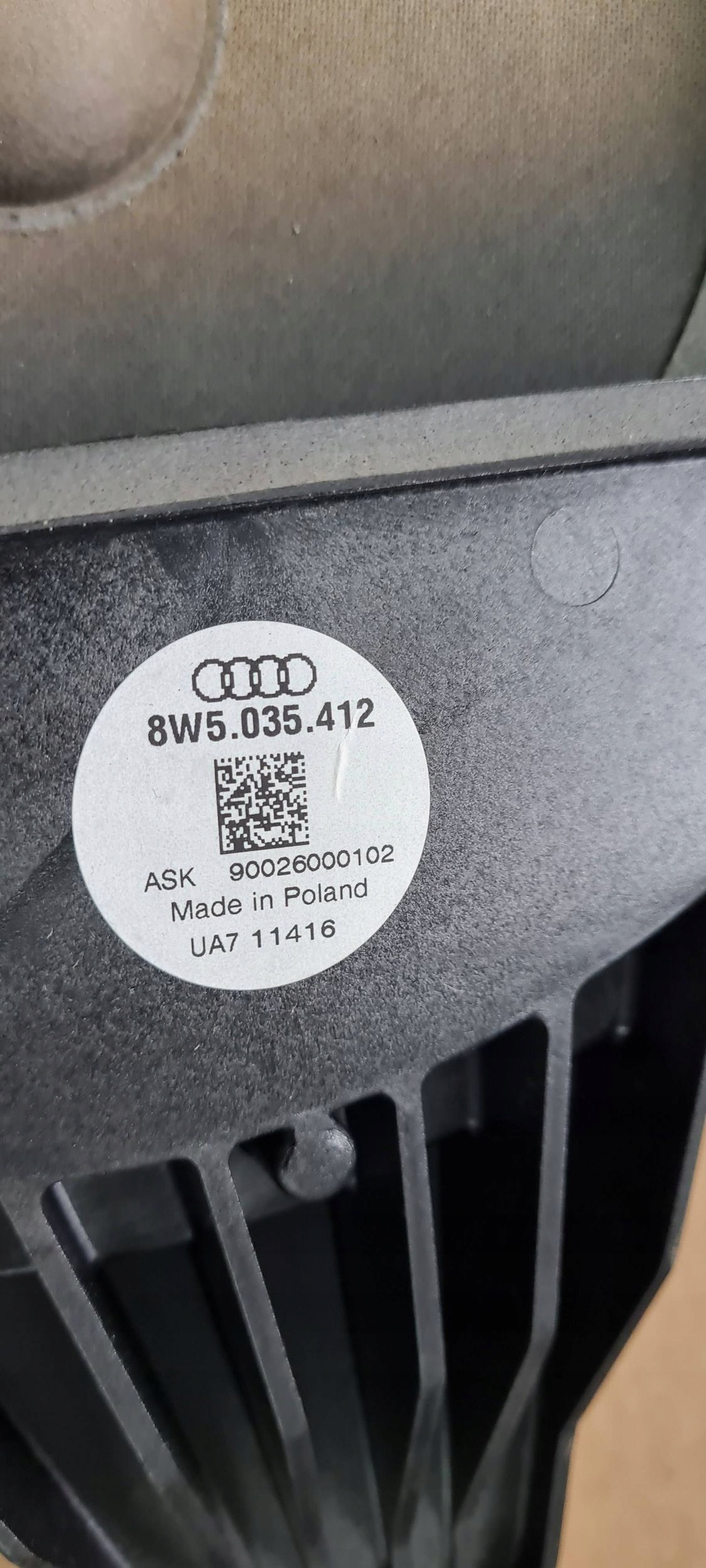 A4 B9 8W speaker BASOWY SUBWOOFER sedan 8W5035412