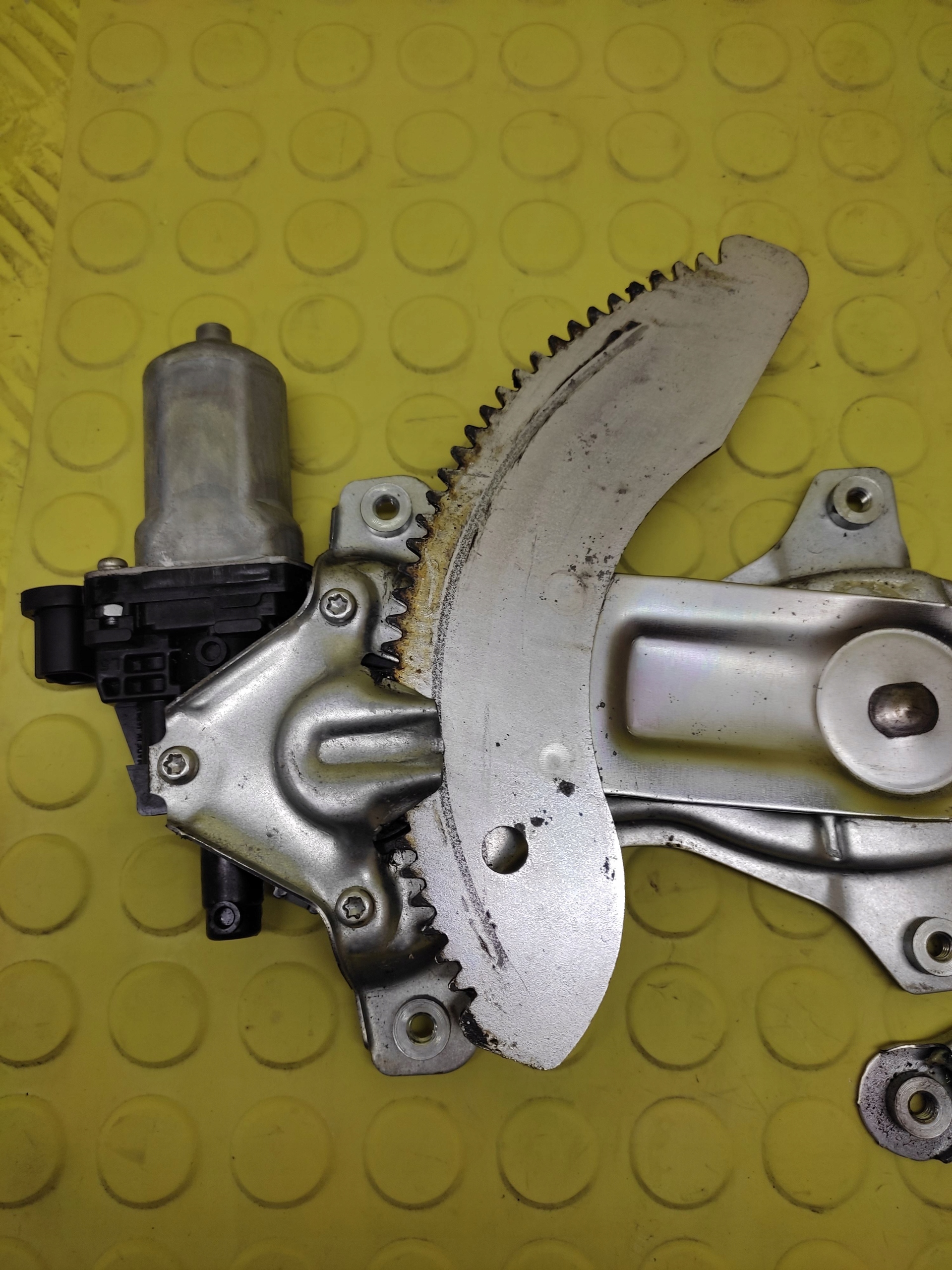 DAIHATSU CUORE VII window regulator left front