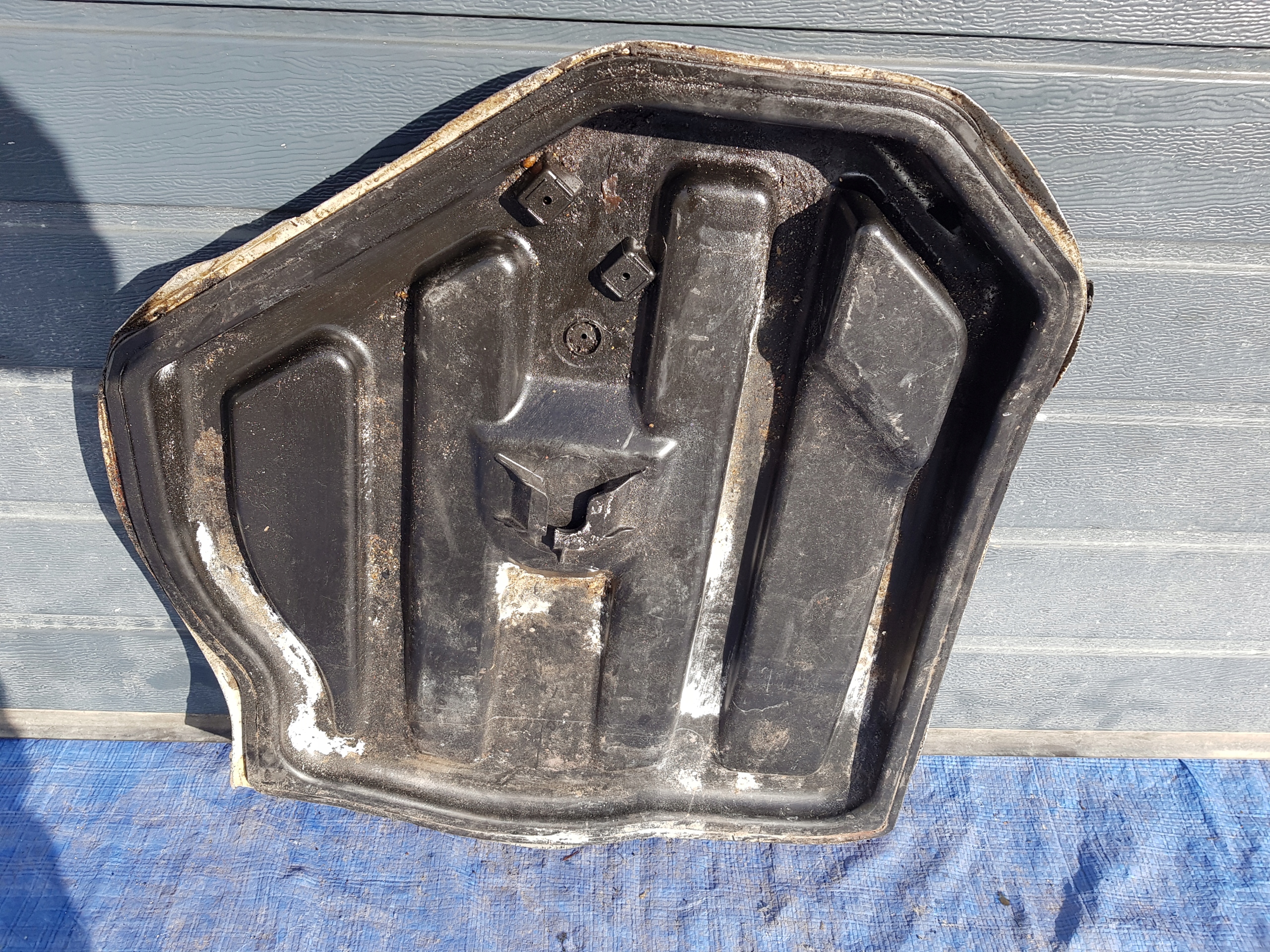 MERCEDES W207 W204 sump floor boot 2046100575