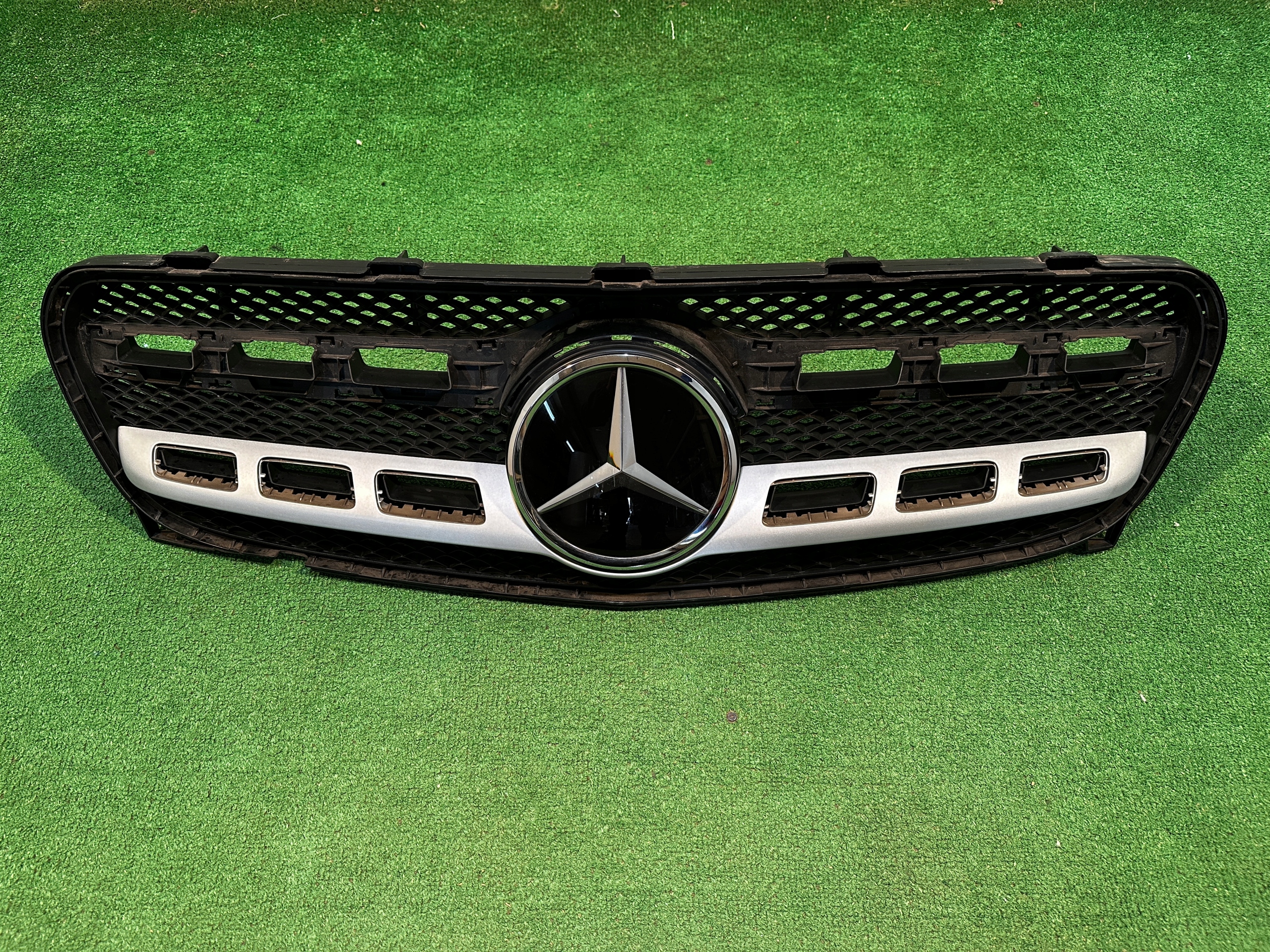 Mercedes-Benz GLA W156 Kühlergrill FRONTGRILL Kühlergitter - Thumbnail 1