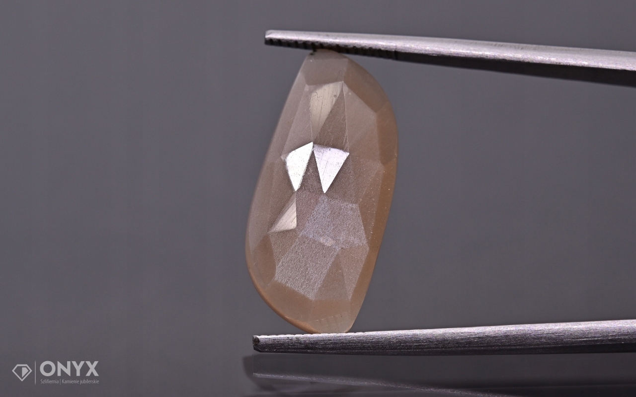 Měsíční kámen fazetovaný nepravidelný 20x10 mm