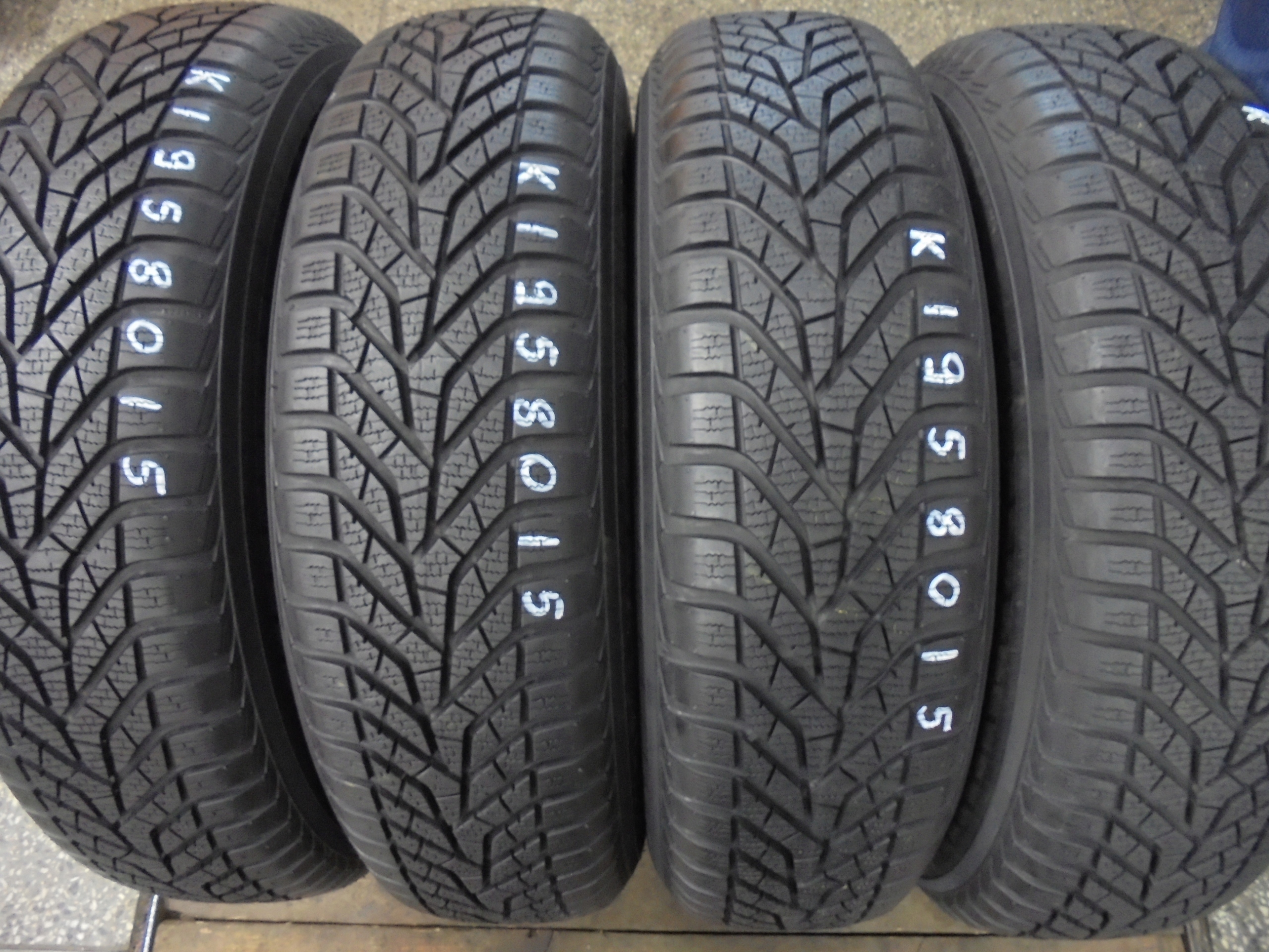 ZIMOWE 195 80 15 195 80R15 YOKOHAMA WINTER V905 Producent code R1671