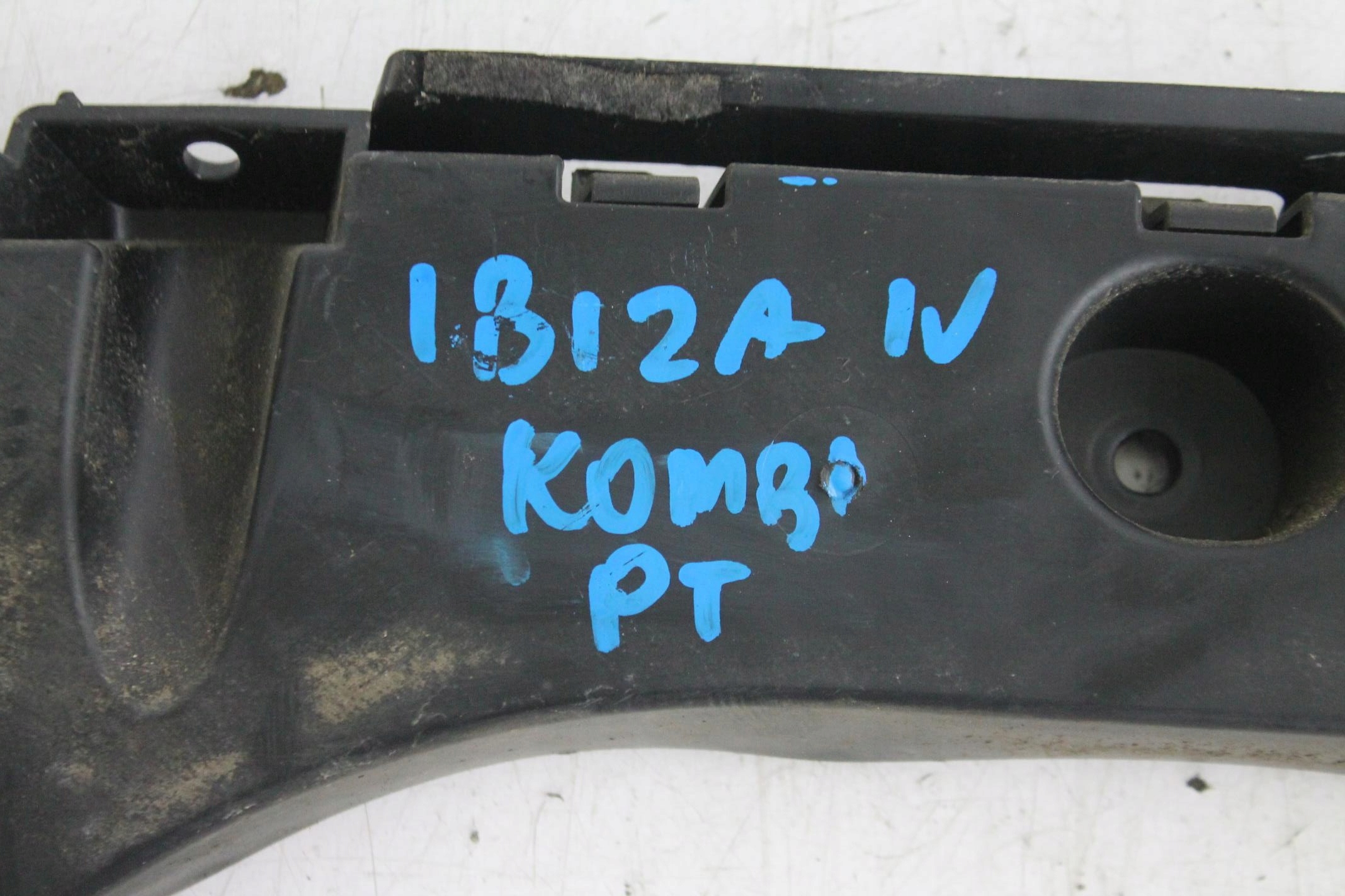 bumper bracket right rear part 6J8807376 IBIZA IV KOMBI