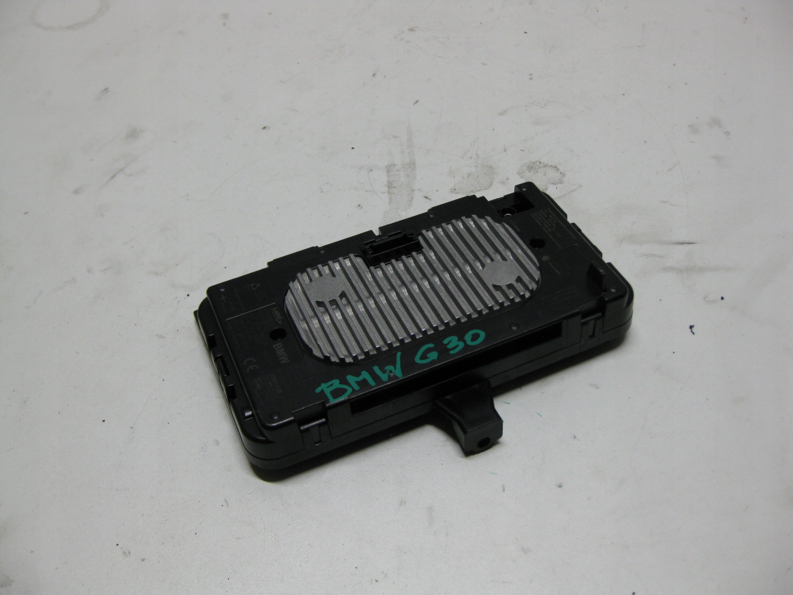 BMW 5 G30 LADOWARKA BEZPRZEWODOWA 8719904-01