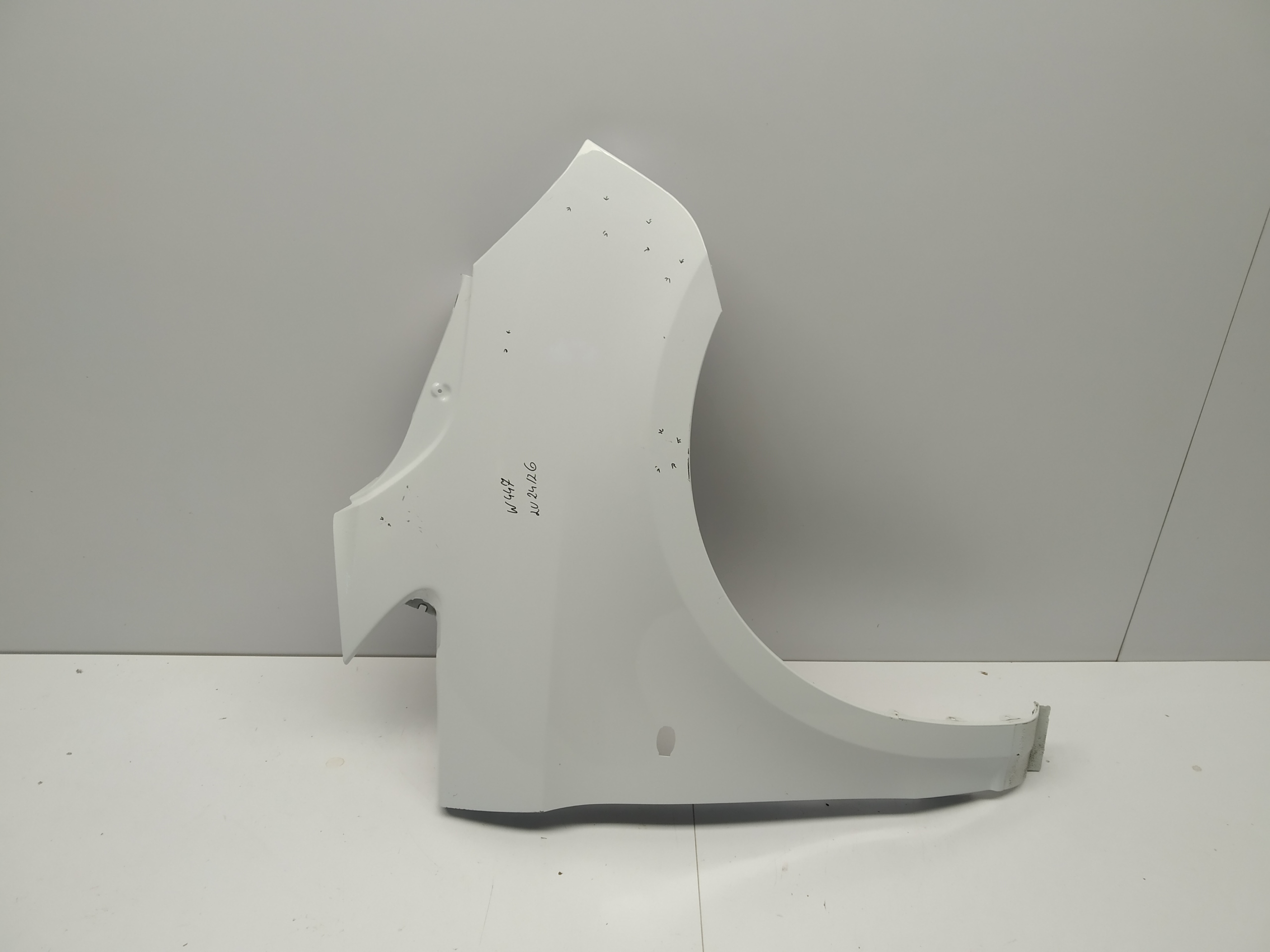 2014r + W447 Mercedes Vito V Klasa fender front right below indicator
