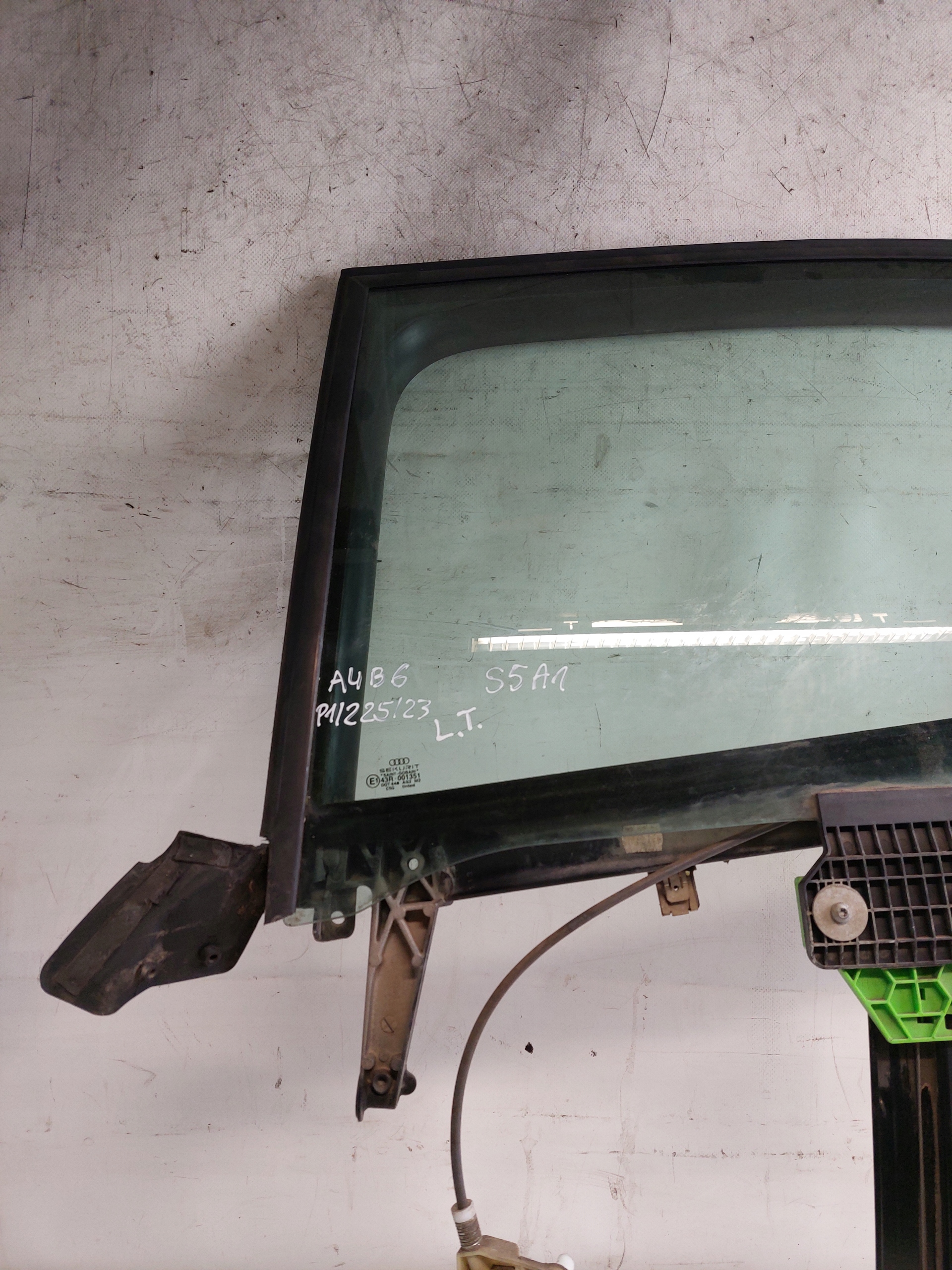window regulator left rear part AUDI A4 B6 sedan
