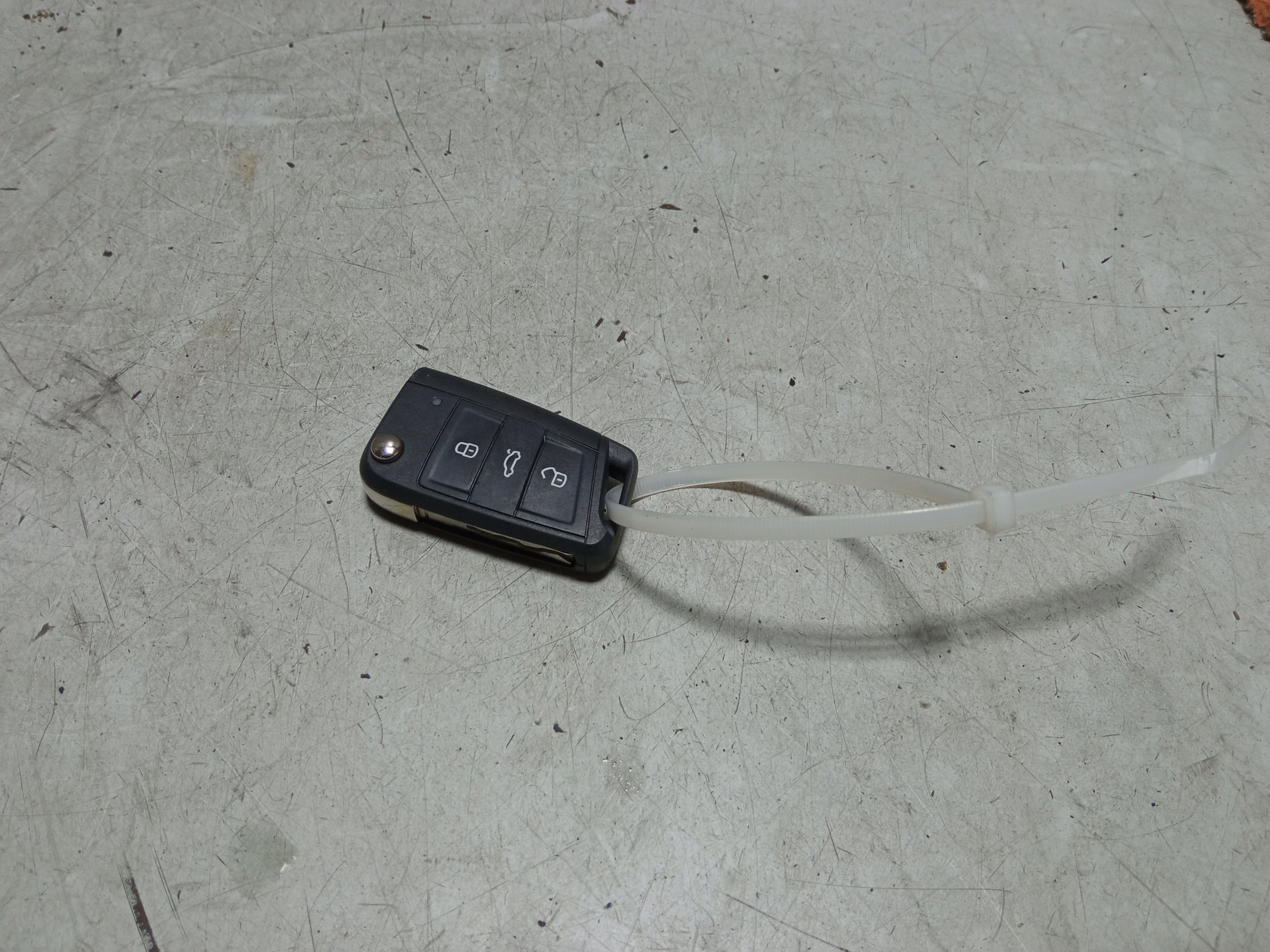 AUDI A1 II 82A KLUCZYK PILOT