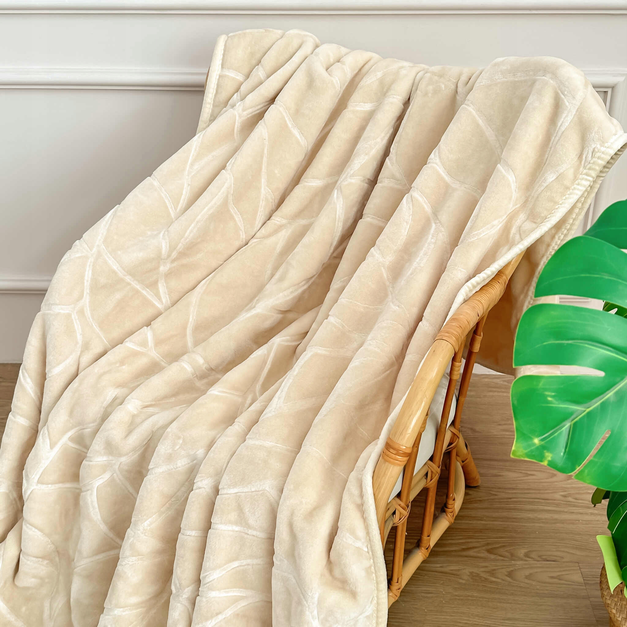 Akrylová deka 200x220 Liv ekrii listy lisovaný přehoz