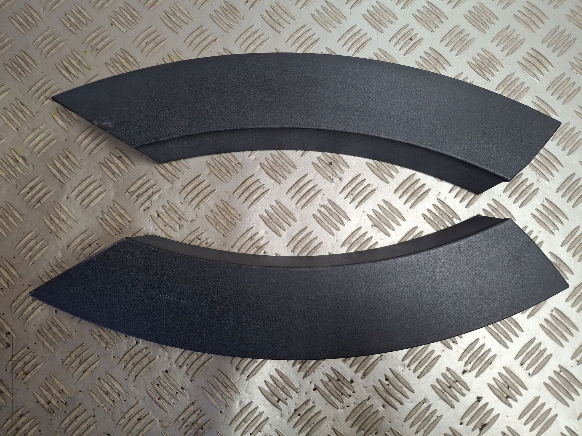 moulding for door left rear. AUDI E-TRON 2018R->