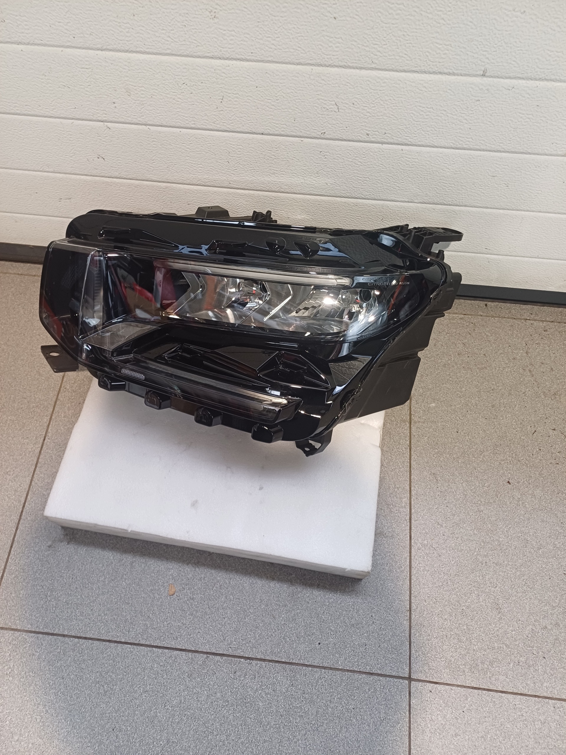 light left front front CITROEN C3 IV 9846482580