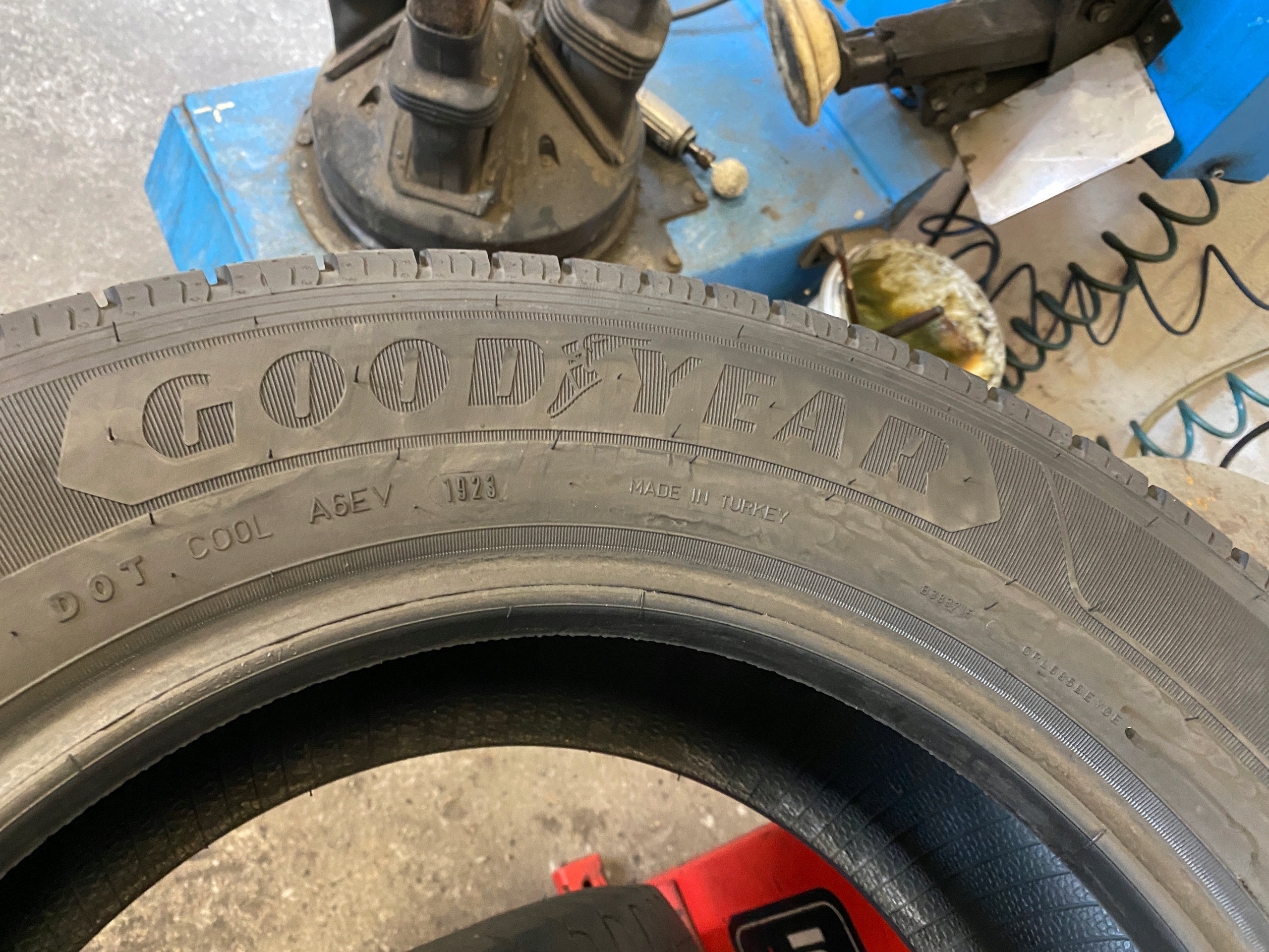 2 tyres summer 215/65R16C Goodyear EfficientGrip Cargo as new 8mm 2023r