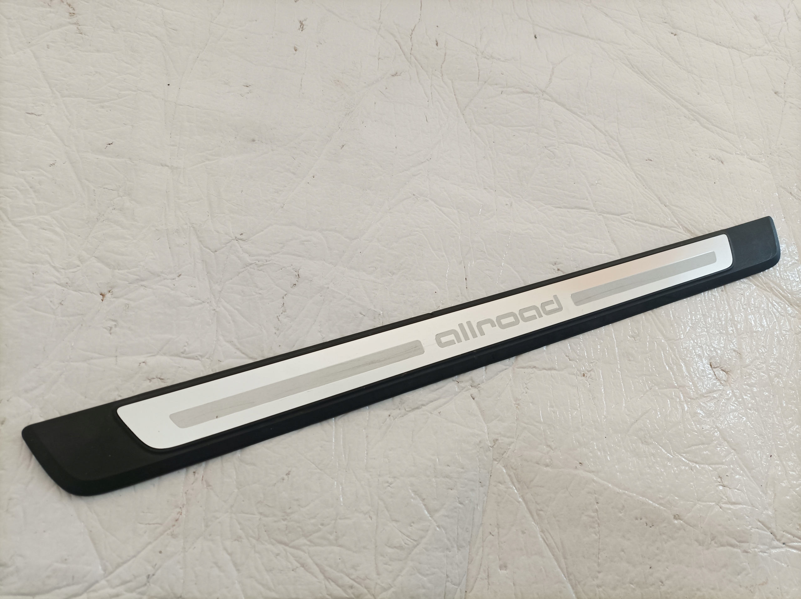 AUDI A4 B9 ALLROAD moulding threshold 8W0853373