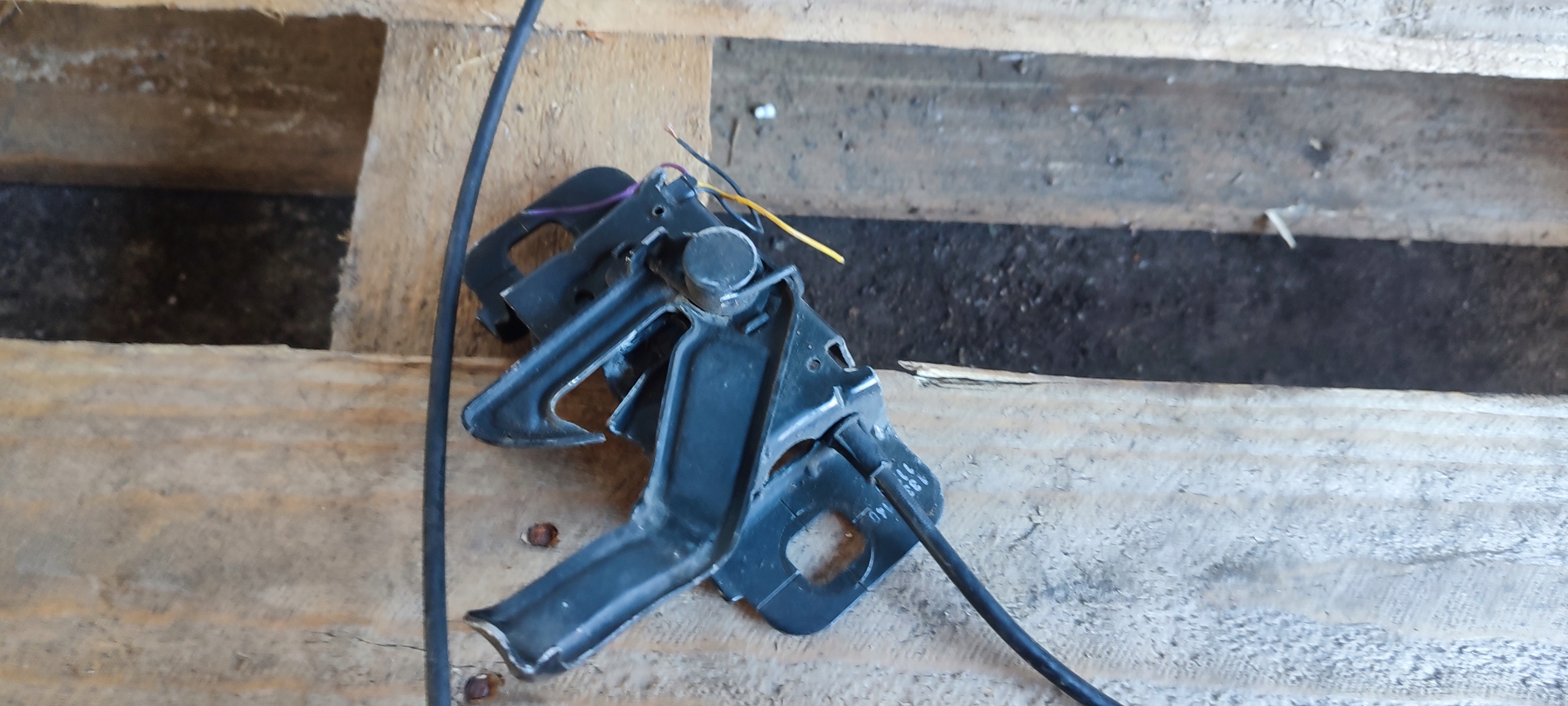 hinge bonnets Opel Astra J 13367148