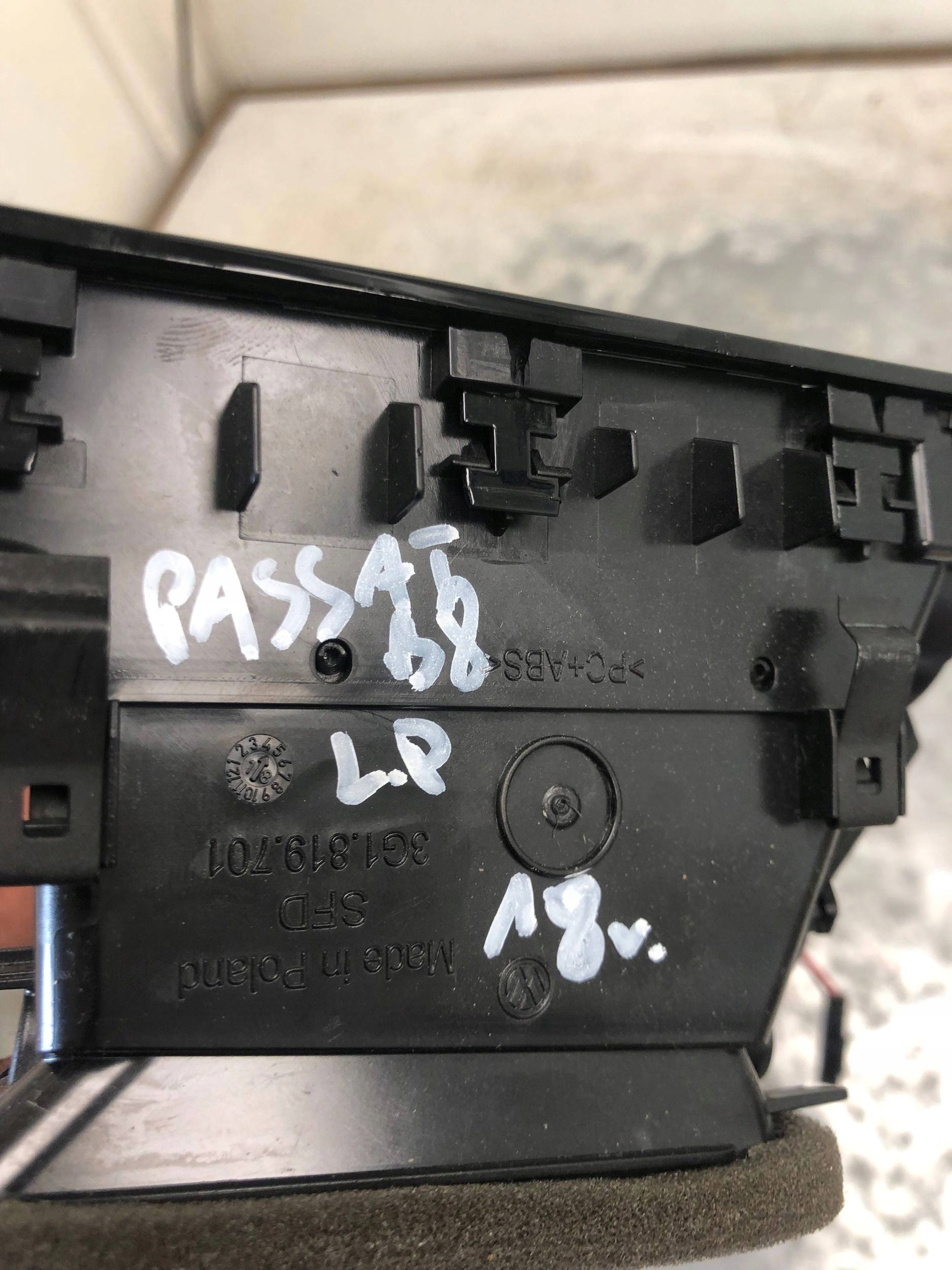 grid air conditioning devices left front VW PASSAT B8 KOMBI 3G1819701E
