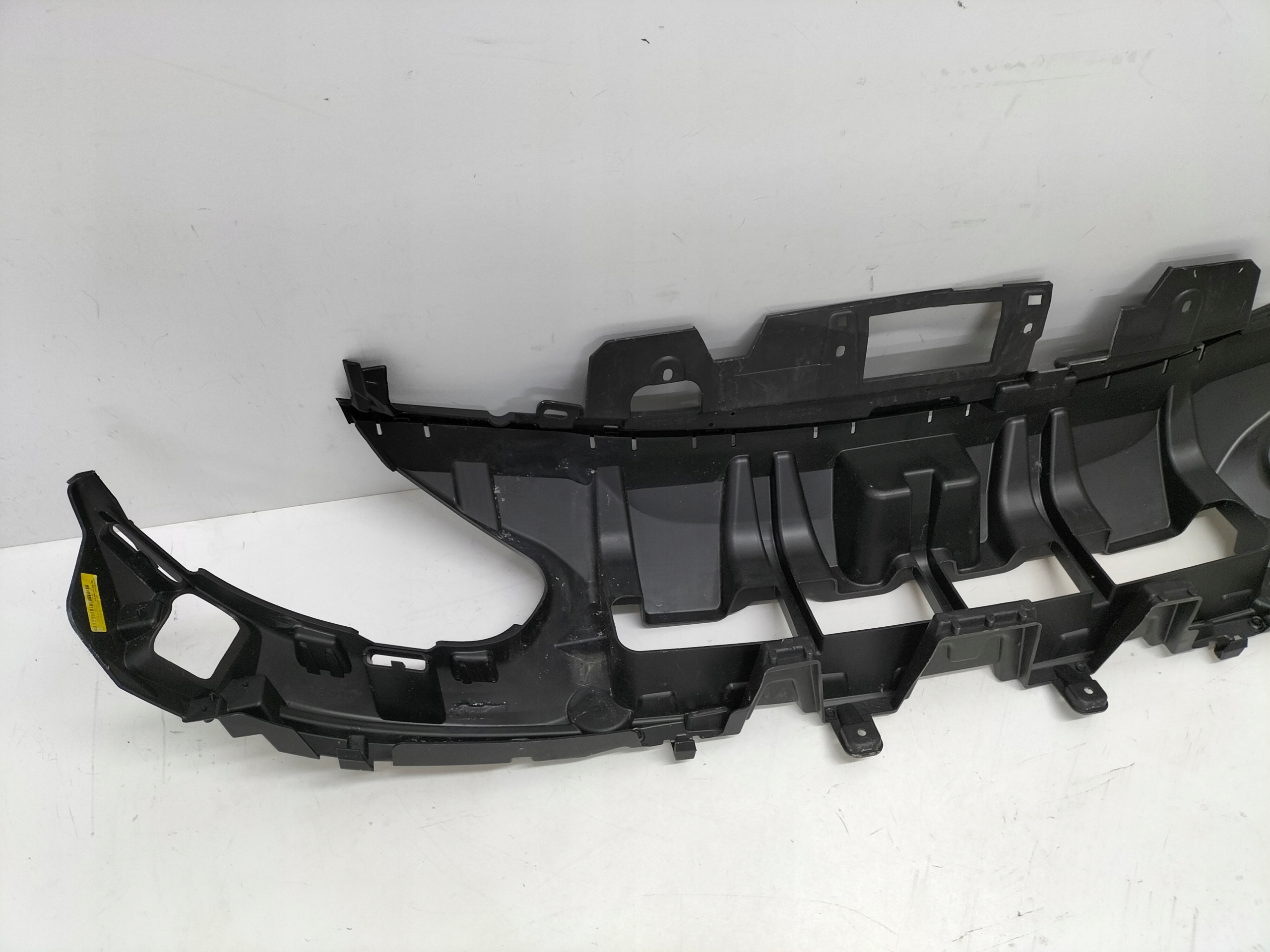 console grille support upper of a bumper front RENAULT FLUENCE 10-13