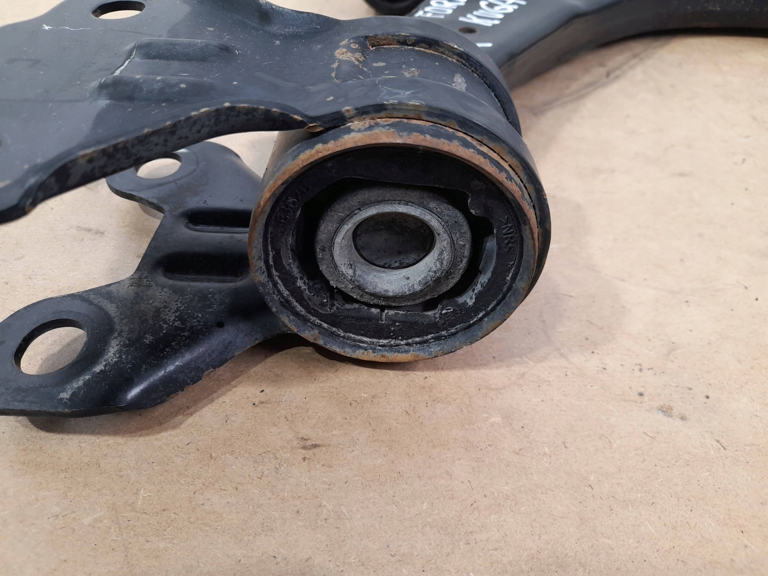 FORD KUGA MK and arm front right AV61-3A262-DA (Q633)