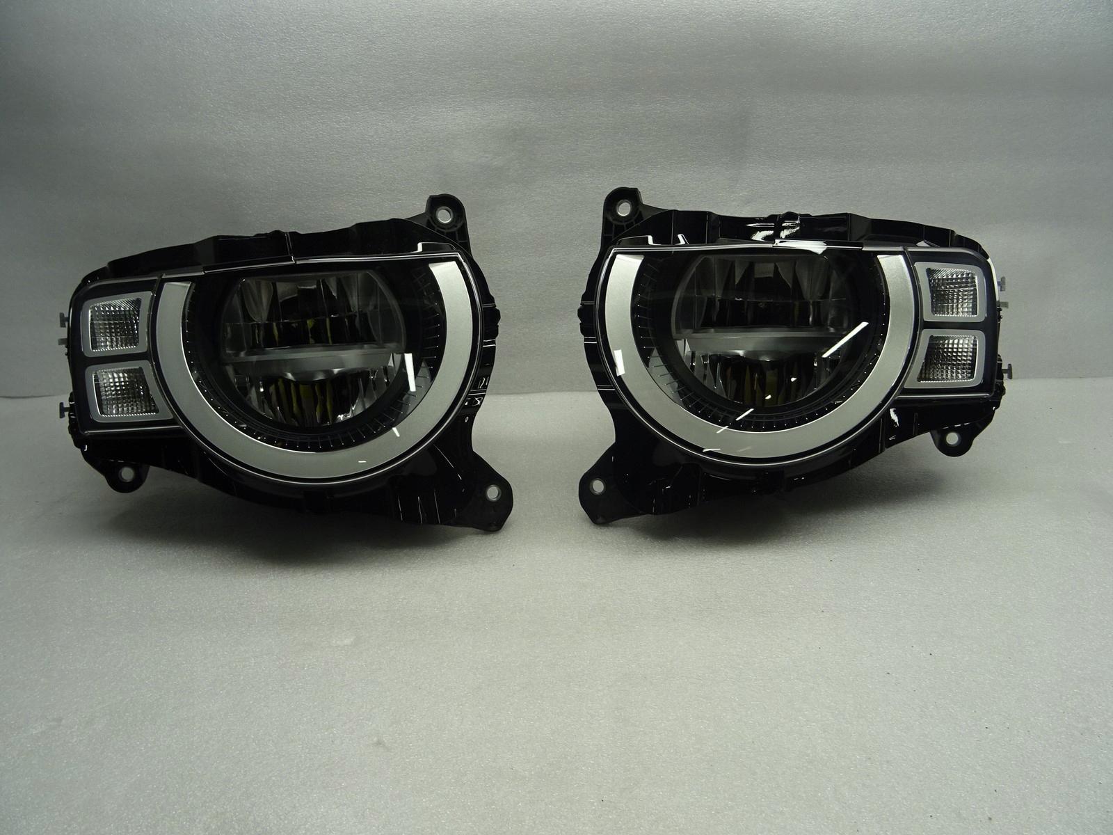 Land Rover Defender II Lampy LED Reflektory NOWE L8B213W029CF L8B213W030CF Regulacja wysokości elektryczna