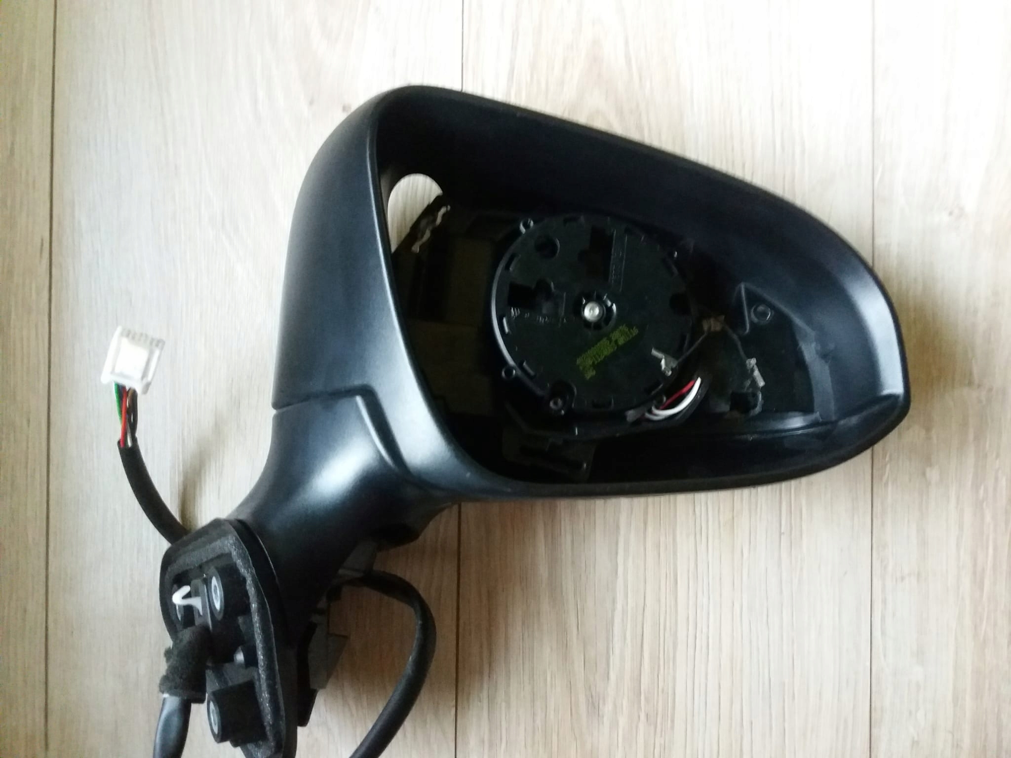 TOYOTA VERSO od 2013r- PRAWE SKŁADANE 9 PIN EU Strona zabudowy prawa