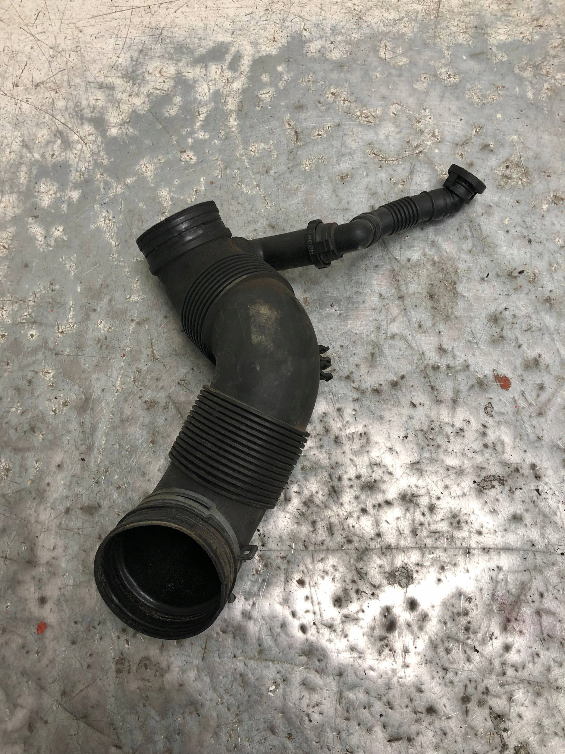 pipe air hose VW TOURAN and 3C0129654M