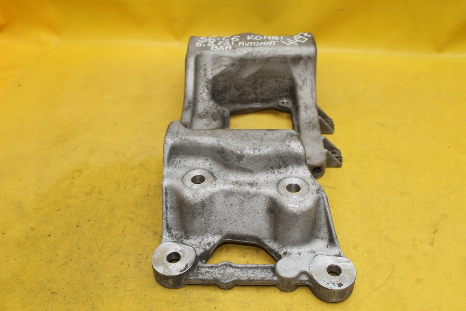 Audi OE 4F0399263AB лапа коробки передач