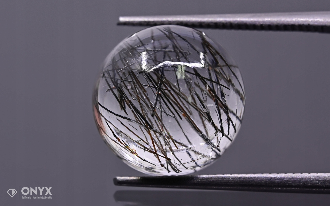 Křemen s turmalínem kabošon A kulatý fi 12 mm