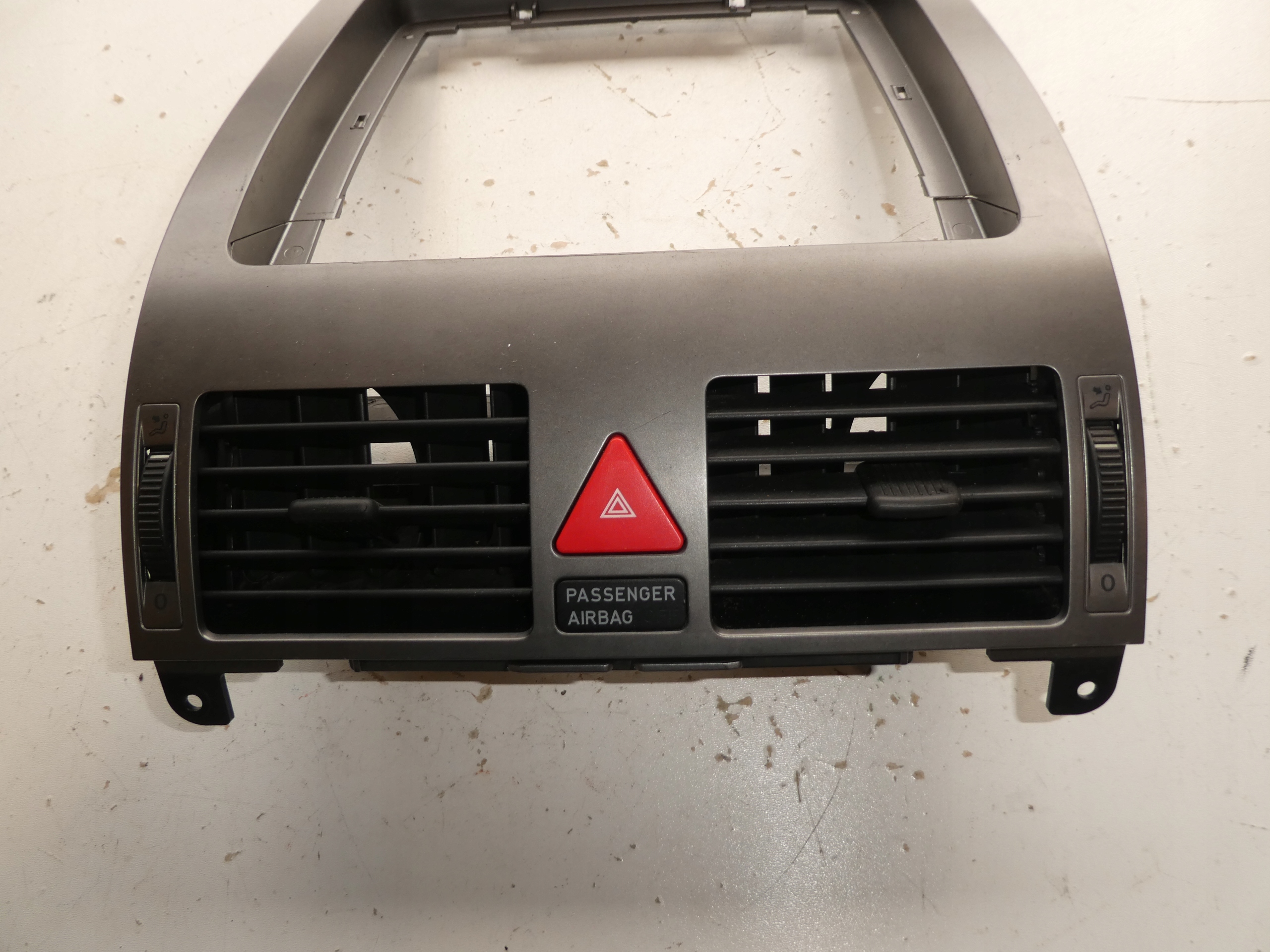 VW TOURAN and LIFT grid air conditioning devices front 1T1819728C