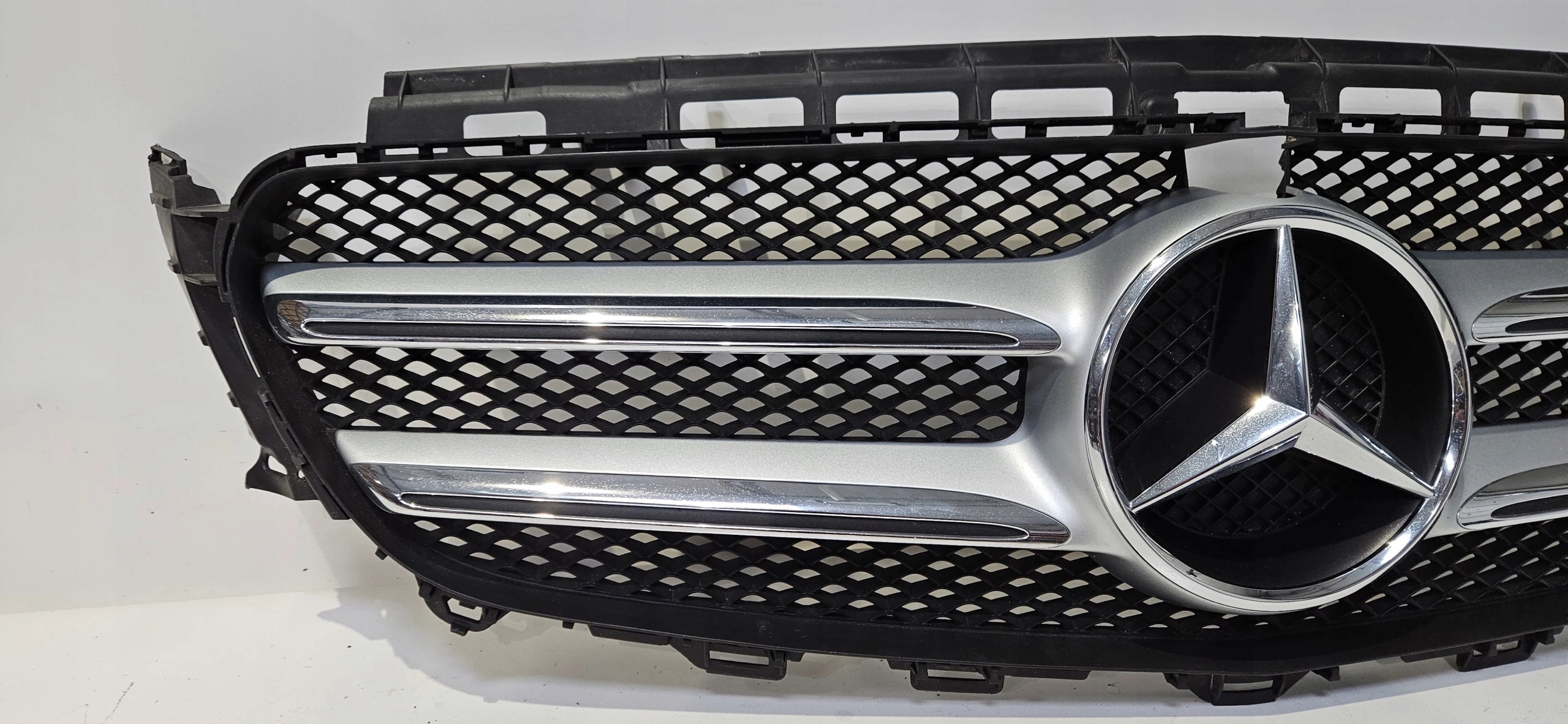 ATRAPA GRILL ZDERZAKA MERCEDES E KLASA W213 KAMERA Producent części Mercedes-Benz OE