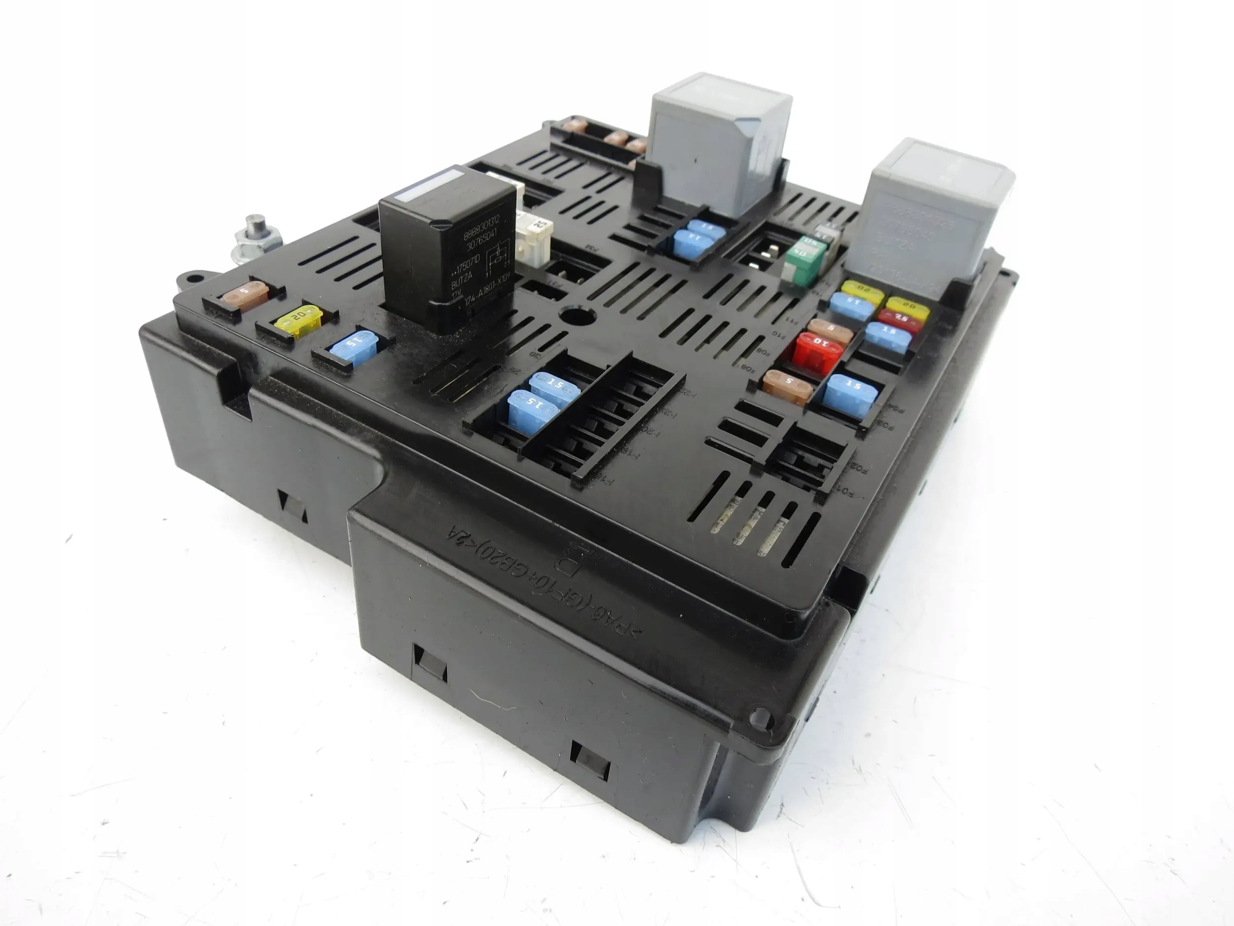 SKRZYNKA BEZPIECZNIKÓW 31473772 VOLVO XC60 II S60 III V60 II S90 V90 Wersja Europejska