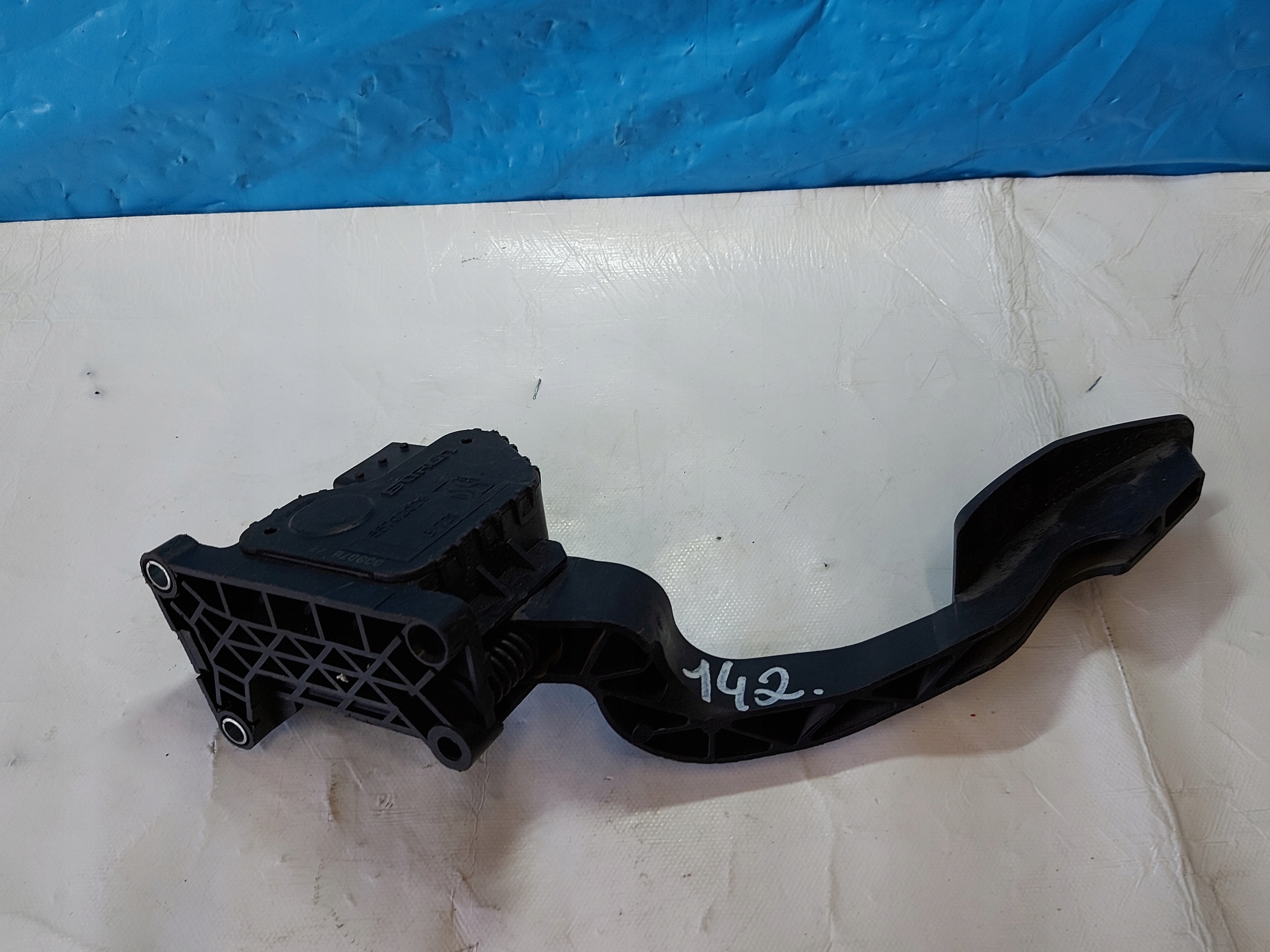 accelerator pedal CORSA D 1.2 B 55702020