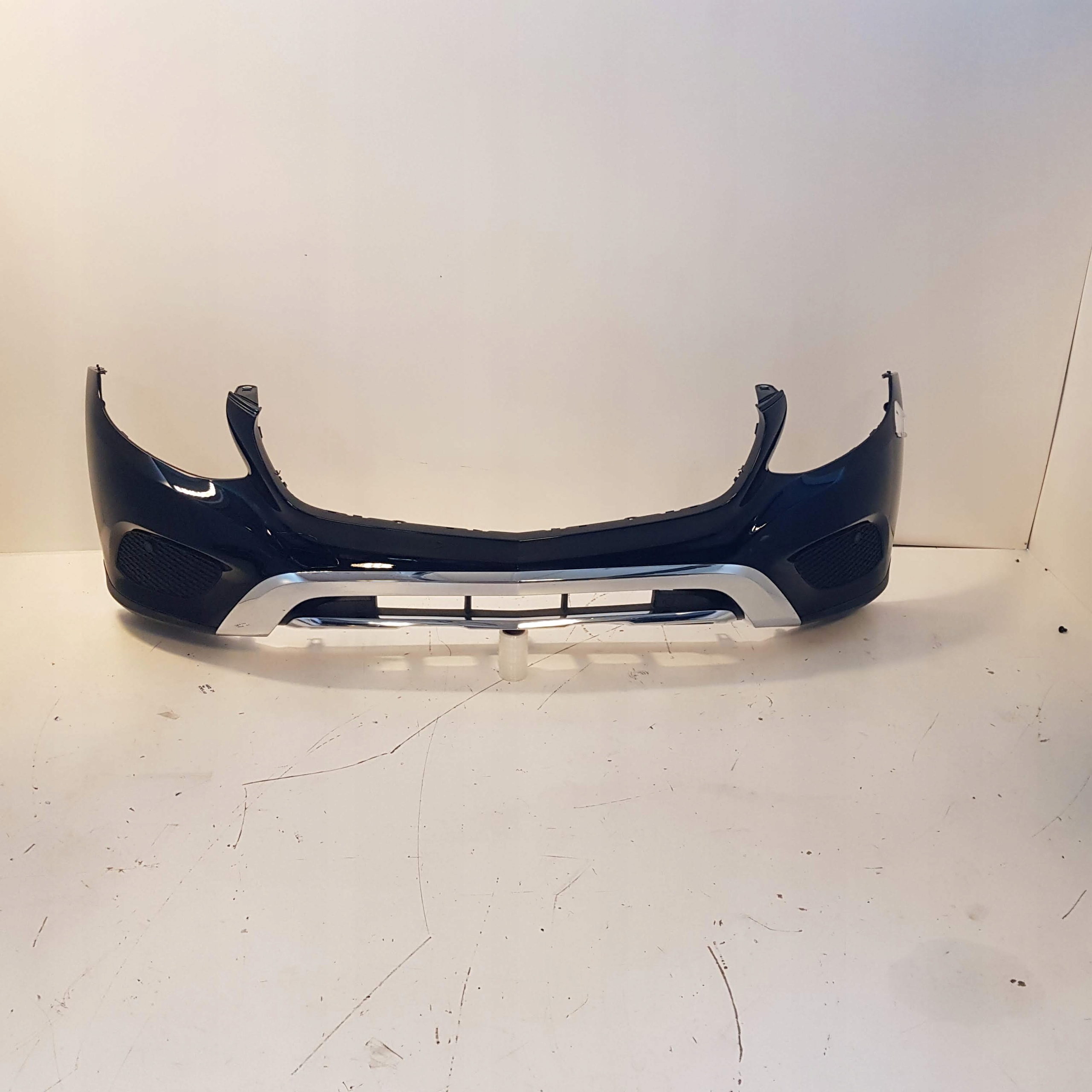 MERCEDES GLC 253 ZDERZAK PRZÓD NOWY K; 040 Kolor czarny