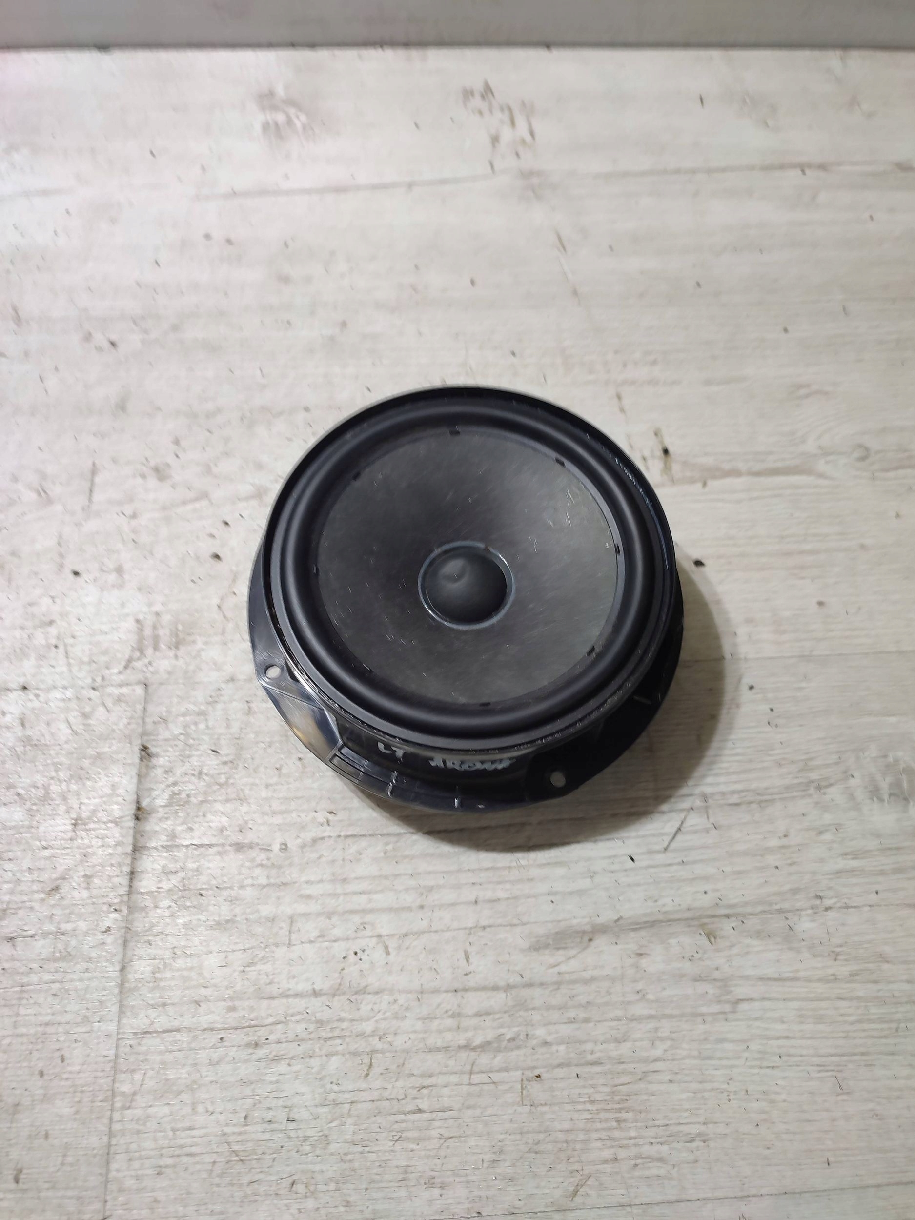 Seat Arona 2019 rear part left speaker niskotonowy
