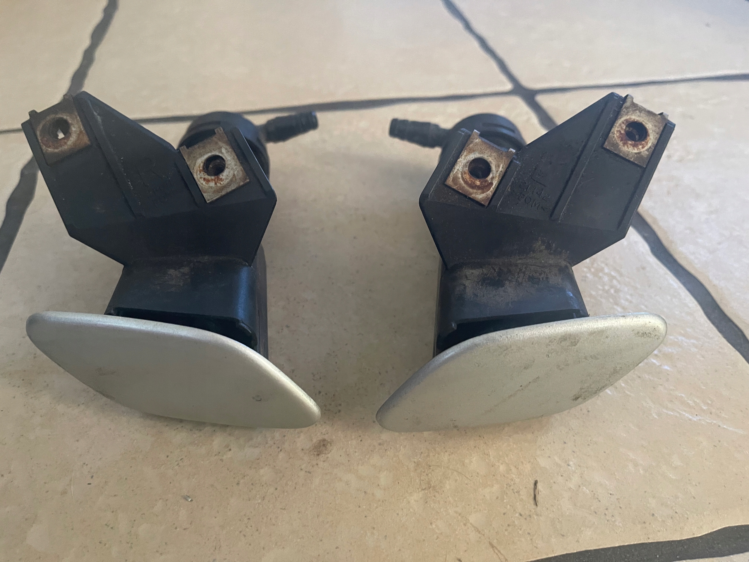 Toyota Avensis T25 03-06 омыватель лампы П