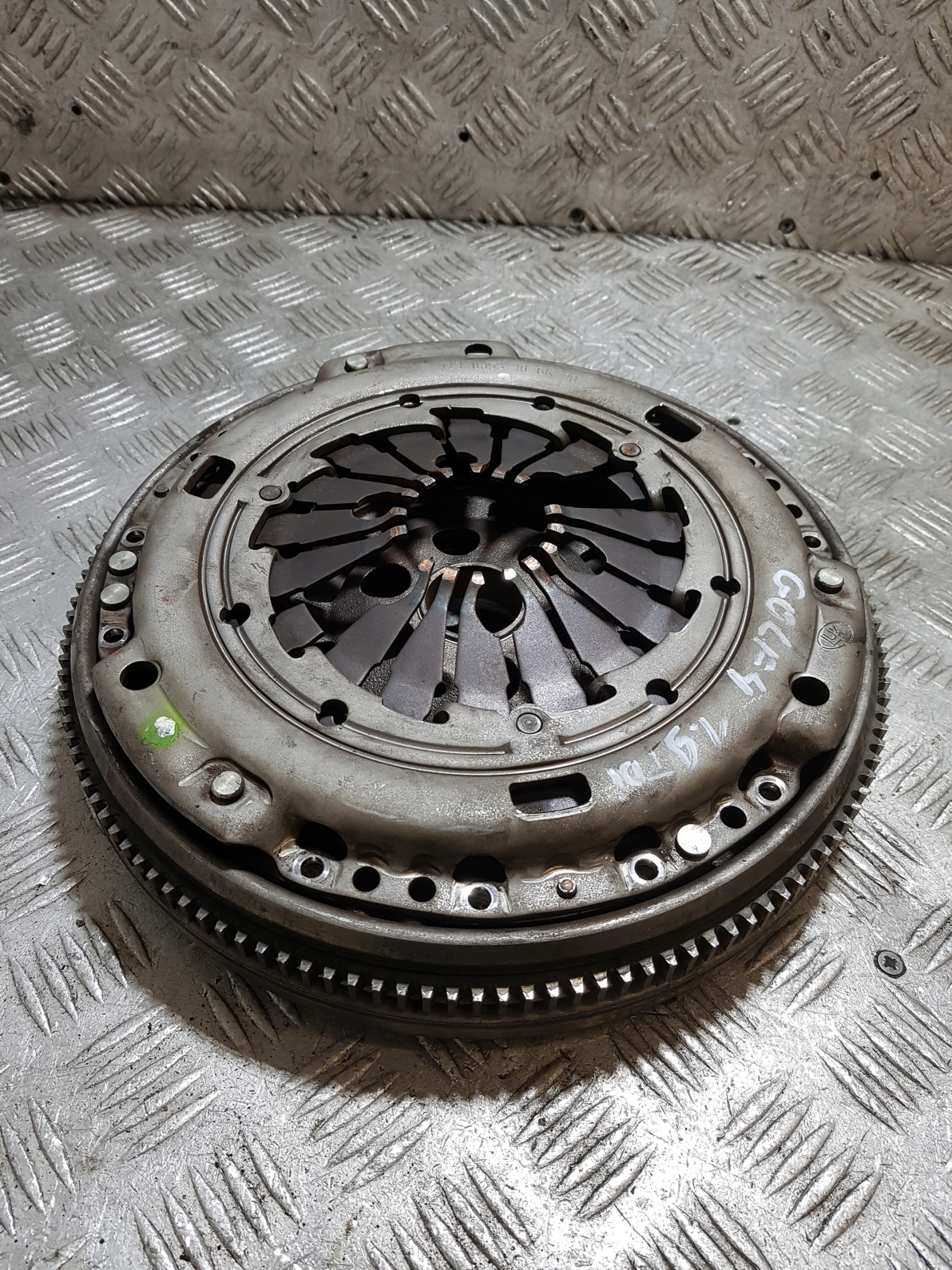 Embrayage Complets VOLKSWAGEN GOLF 4 4170019110 123035310
