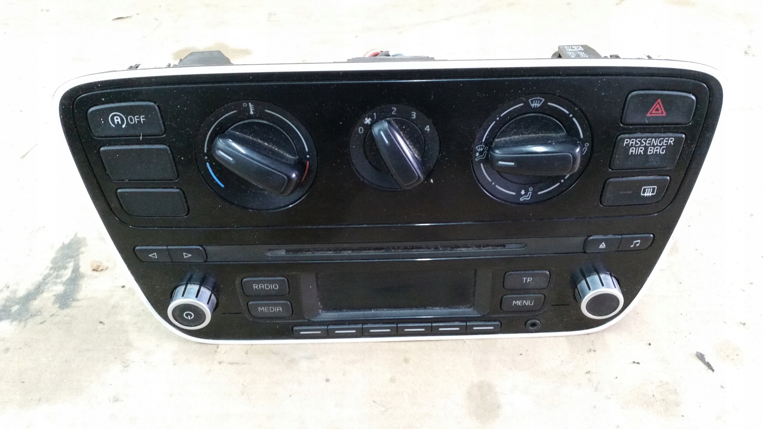 РАДИО CD AUX VENTION ПАНЕЛЬ VW UP CITIGO 1S0035156B