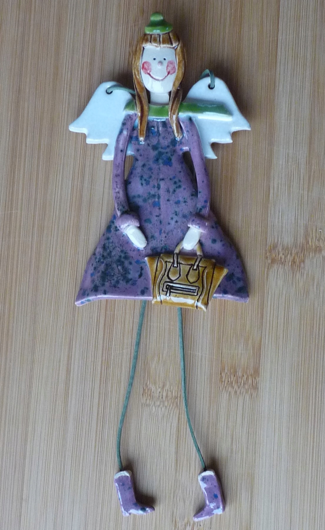 Keramická figurka Anděl Fialová Dívka s kabelkou Dárek 22 cm