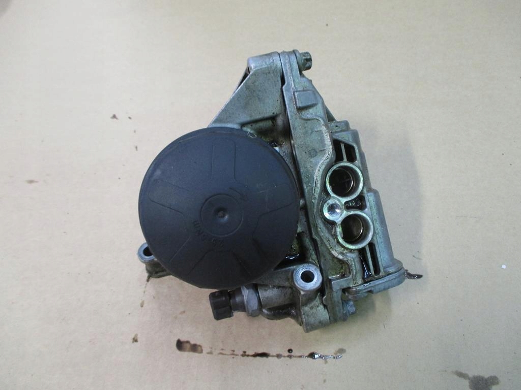 7570085 - BMW F01 740 3.0 и 08-15 база масляного фильтра