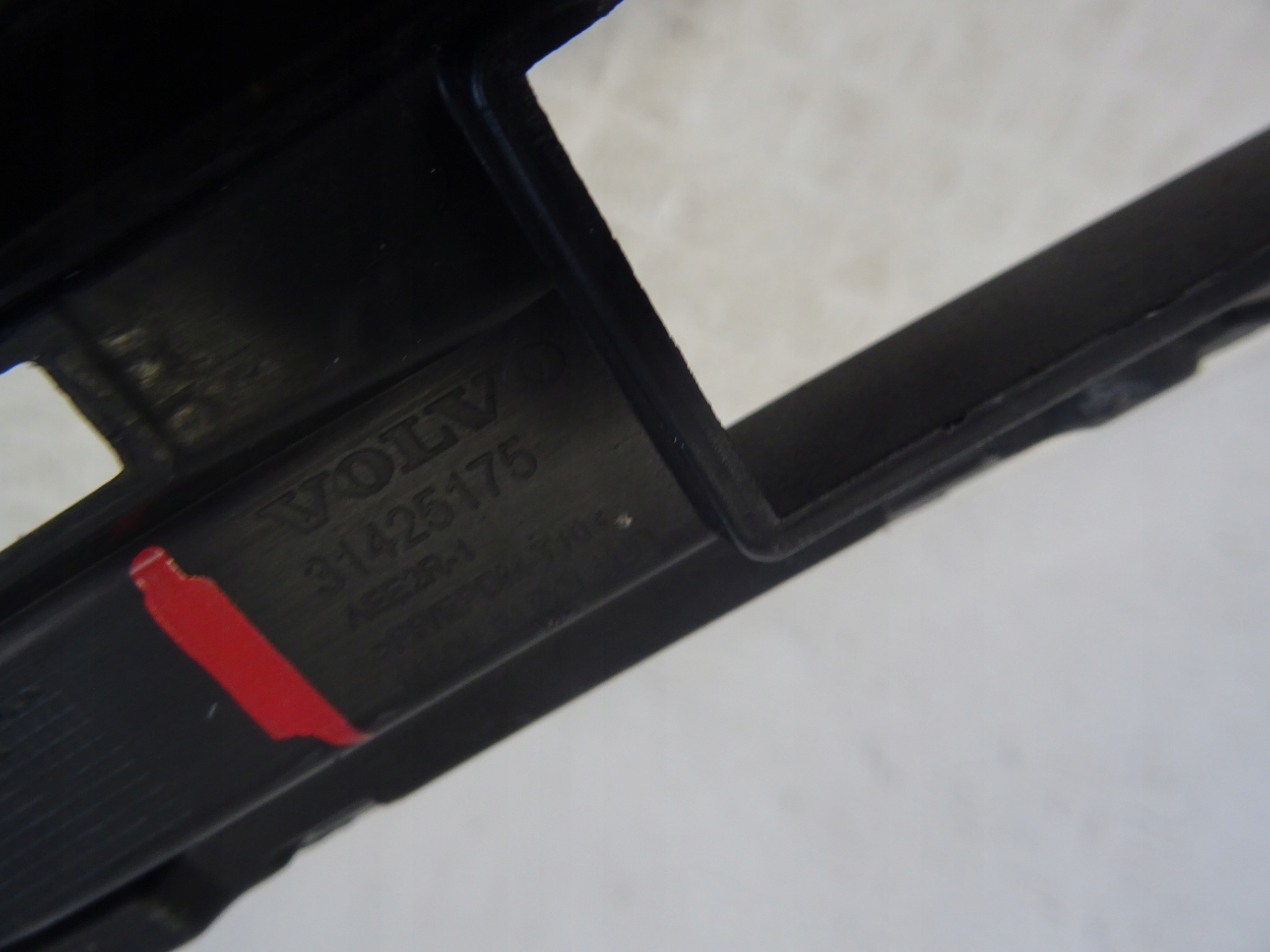 grid of a bumper front front central VOLVO XC60 II 31425175