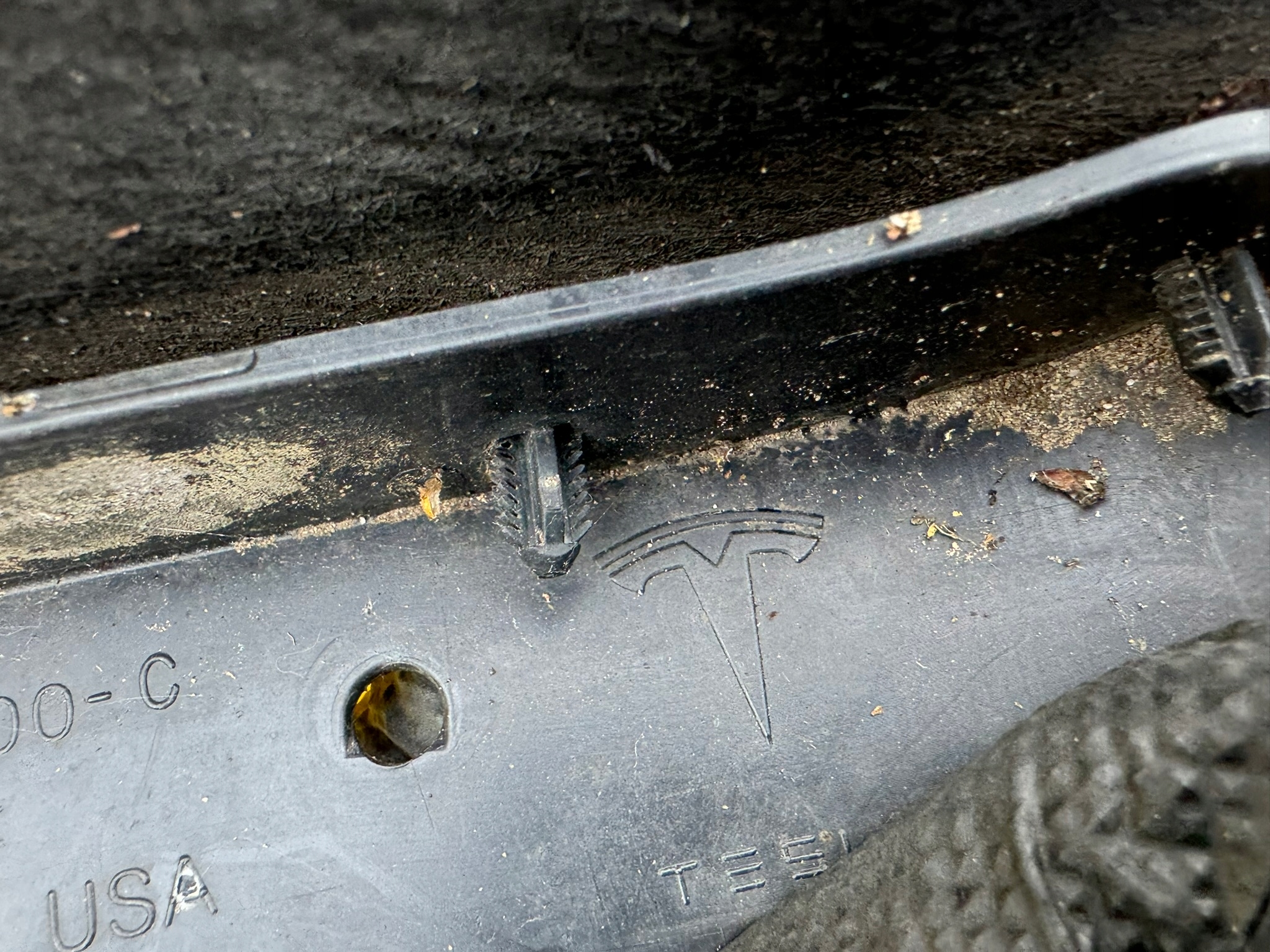 tesla MODEL S 12R- подкрылки задний правый 1016324-00-C