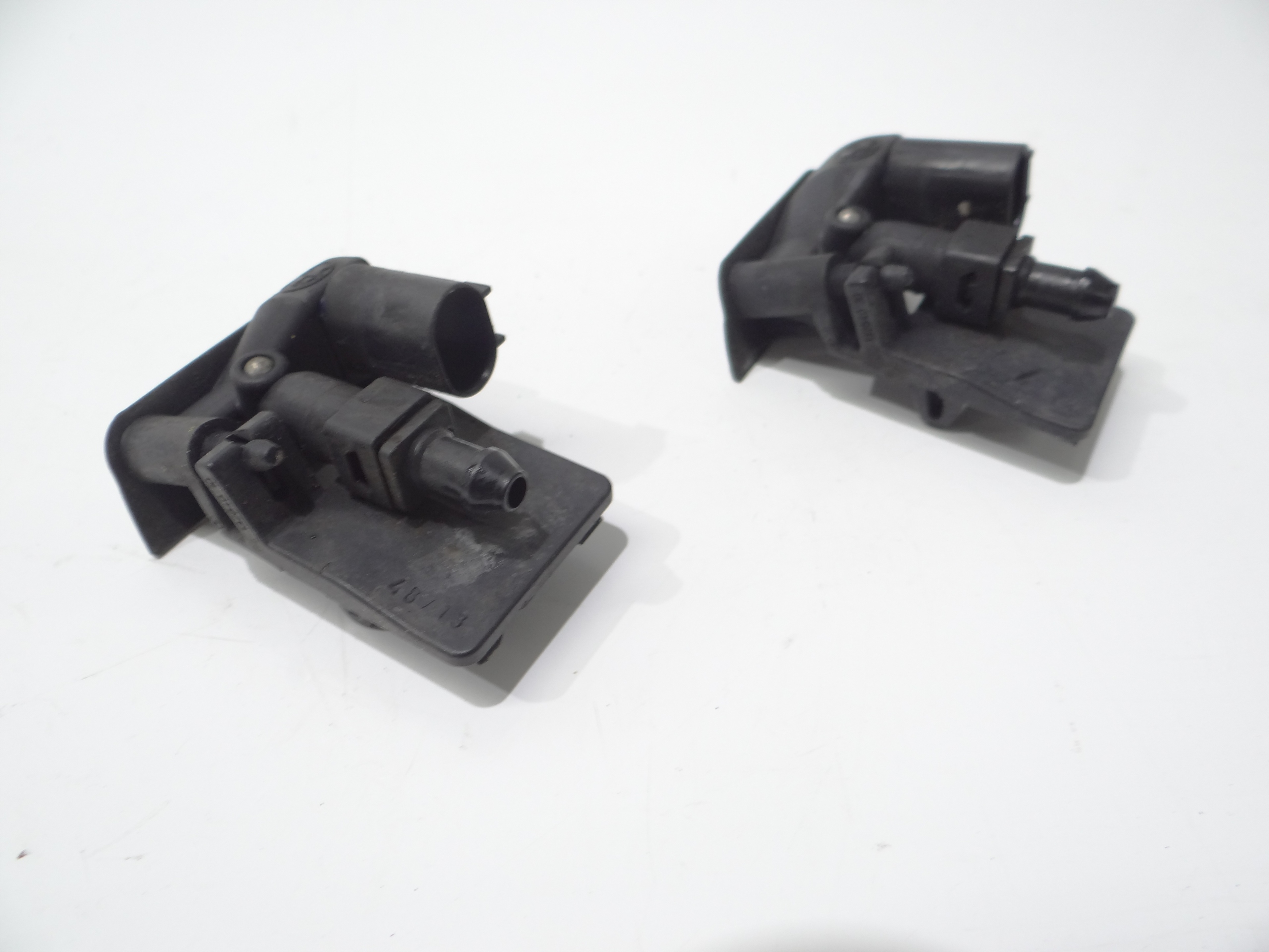 DYSZA SPRYSKIWACZ MASKI BMW X1 E84 Typ samochodu Samochody osobowe