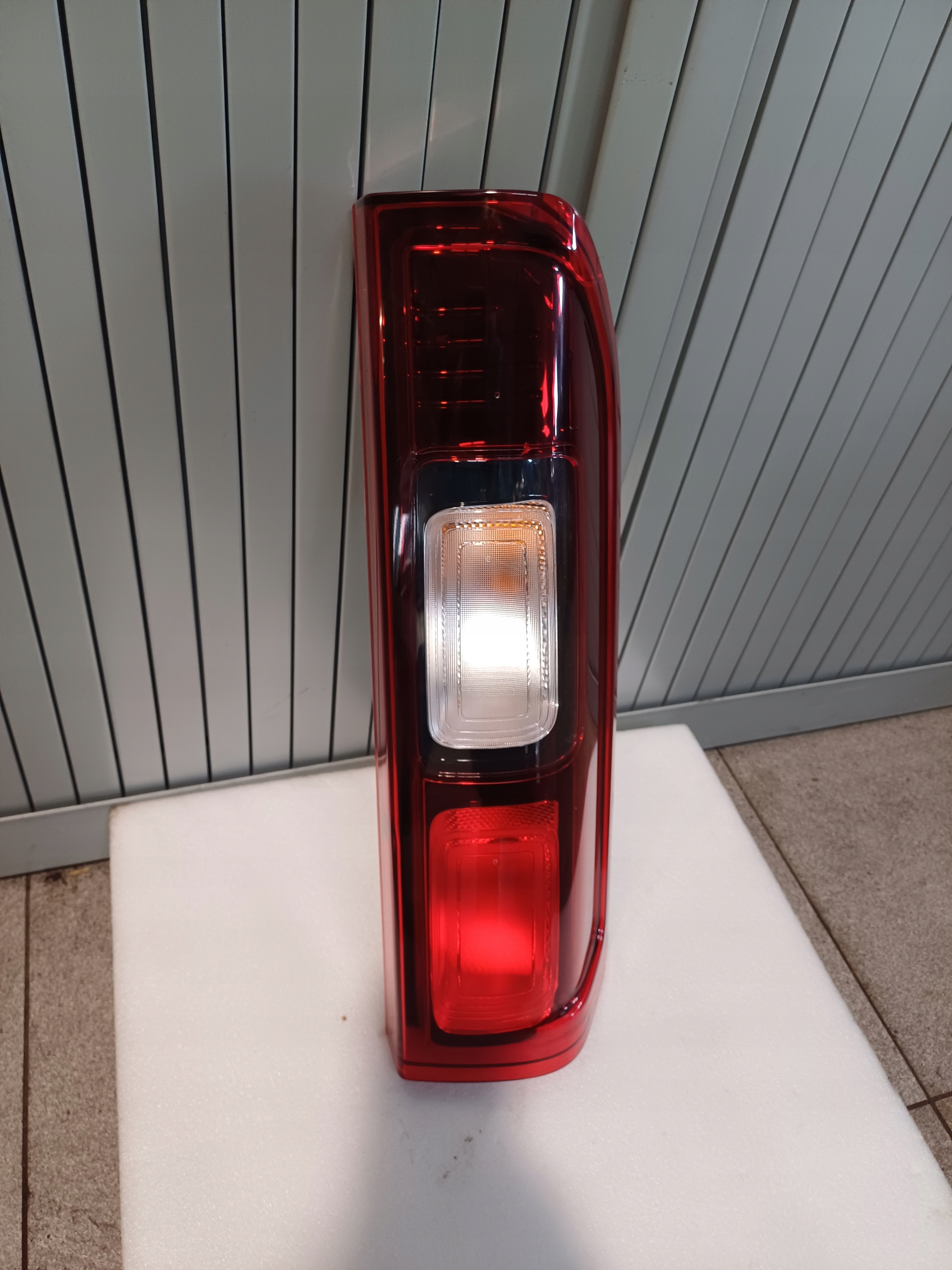 light right rear part rear RENAULT TRAFIC 3 III 265504656R